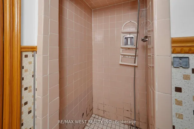 Additional property image - 661 Beresford Ave