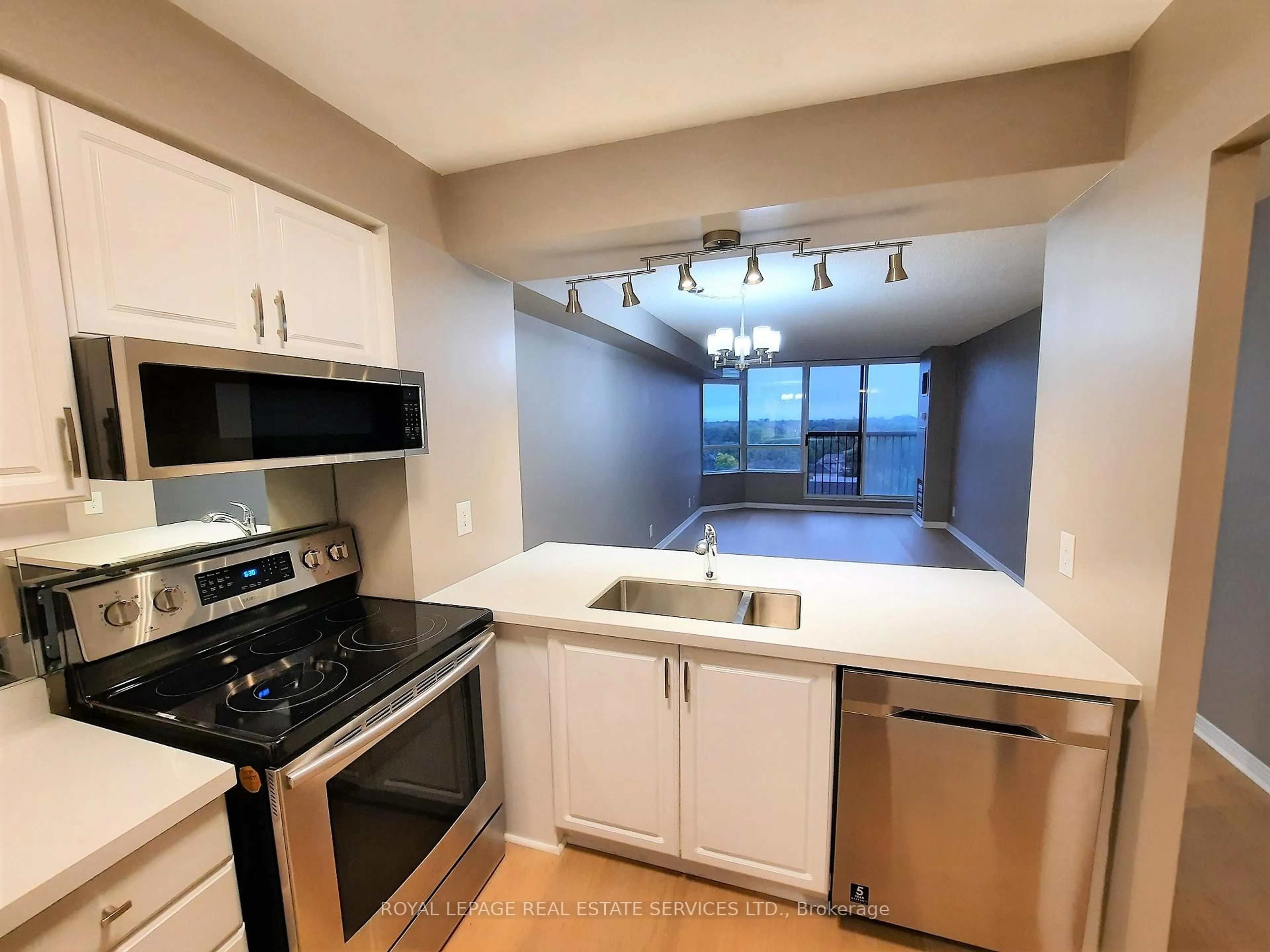 Standard kitchen, unknown for 1 Aberfoyle Cres #907, Toronto Ontario M8X 2X8