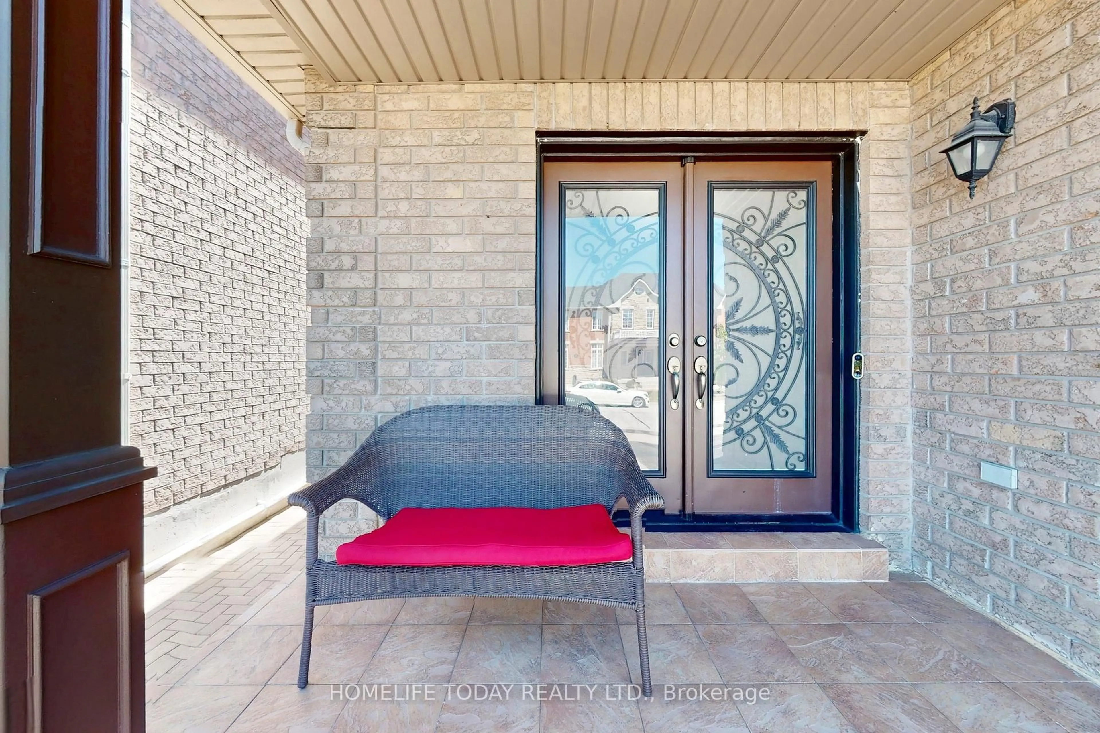 Indoor entryway for 40 Oblate Cres, Brampton Ontario L6Y 0L3