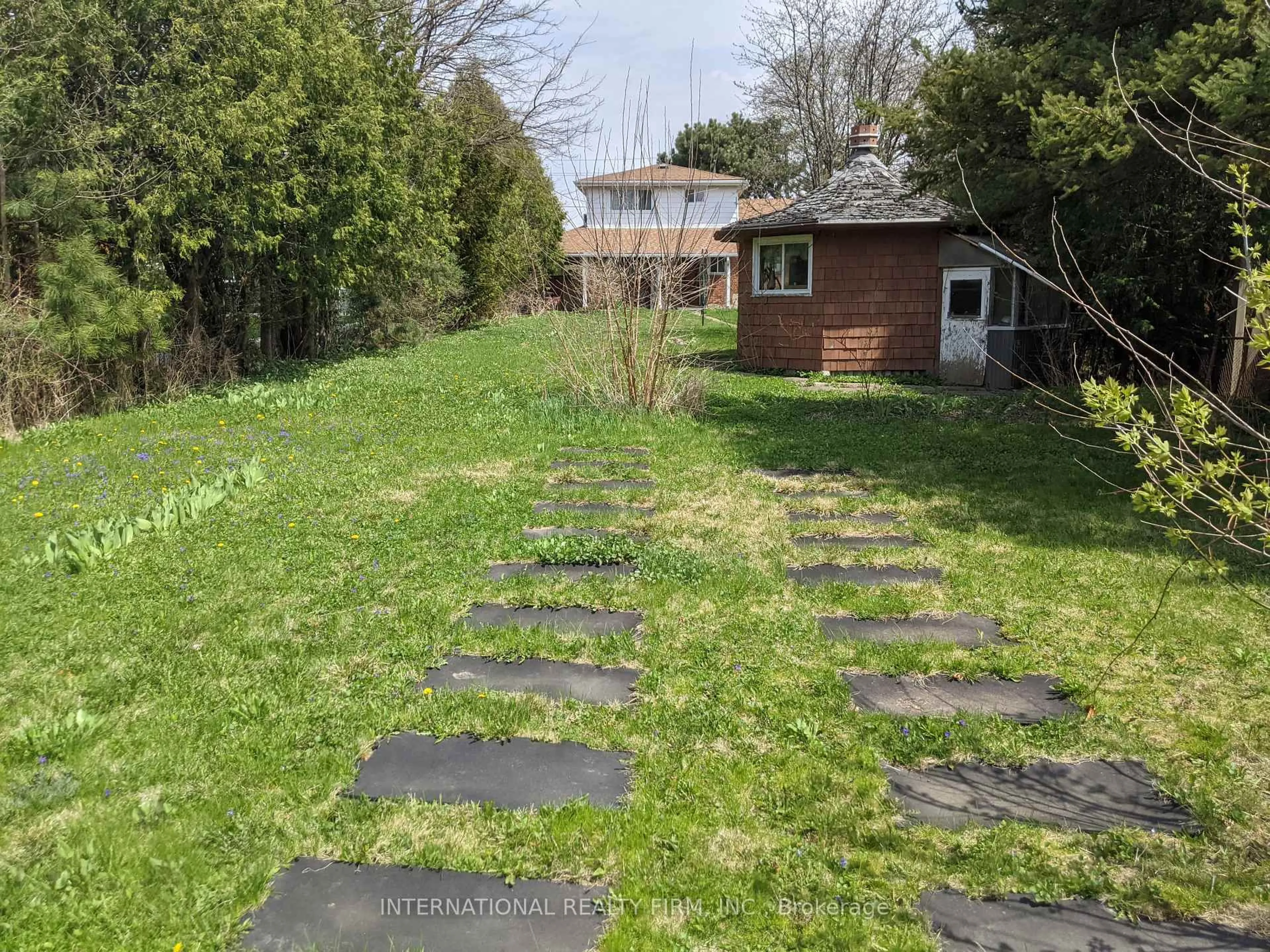 A pic from outside/outdoor area/front of a property/back of a property/a pic from drone, street for 4026 Wilcox Rd, Mississauga Ontario L4Z 1B7