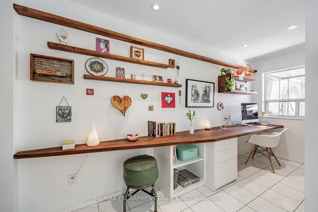 Additional property image - 35 Woodenhill Crt