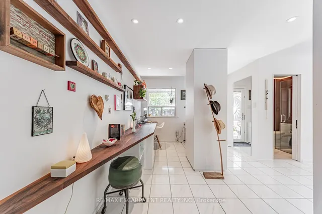 Additional property image - 35 Woodenhill Crt