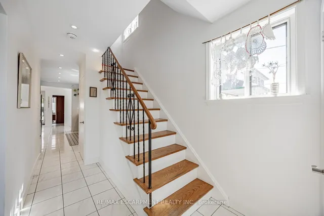 Additional property image - 35 Woodenhill Crt