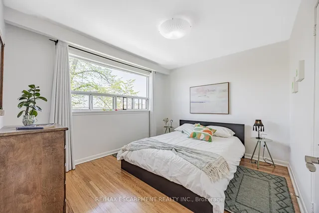 Additional property image - 35 Woodenhill Crt