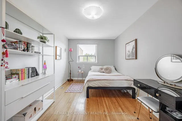 Additional property image - 35 Woodenhill Crt