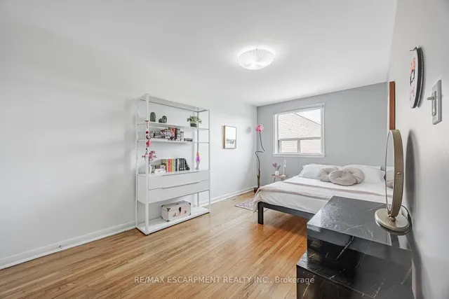 Additional property image - 35 Woodenhill Crt