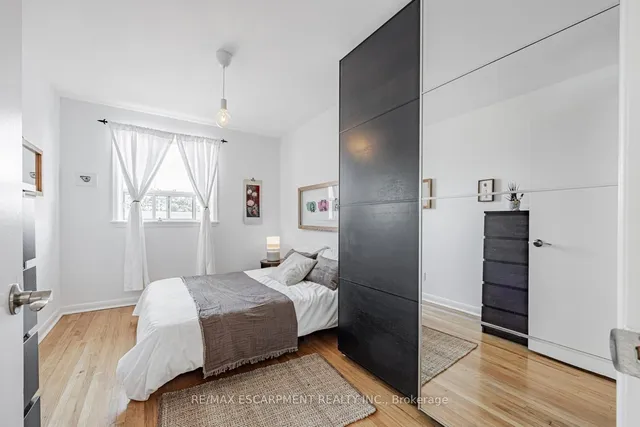 Additional property image - 35 Woodenhill Crt