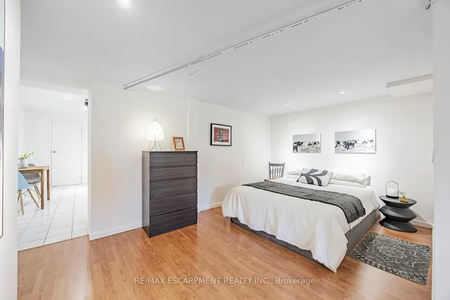 Additional property image - 35 Woodenhill Crt
