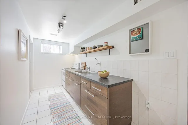 Additional property image - 35 Woodenhill Crt