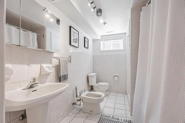 Additional property image - 35 Woodenhill Crt