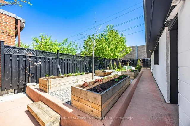 Additional property image - 35 Woodenhill Crt