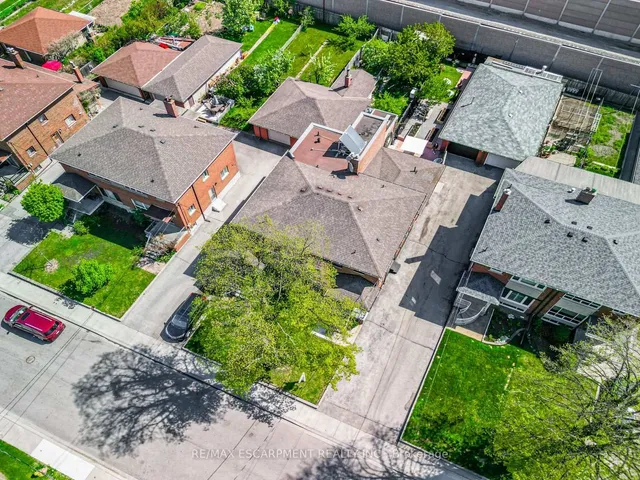 Additional property image - 35 Woodenhill Crt