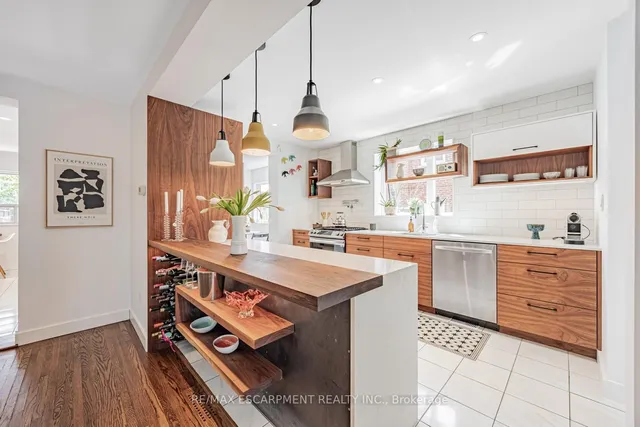 Additional property image - 35 Woodenhill Crt
