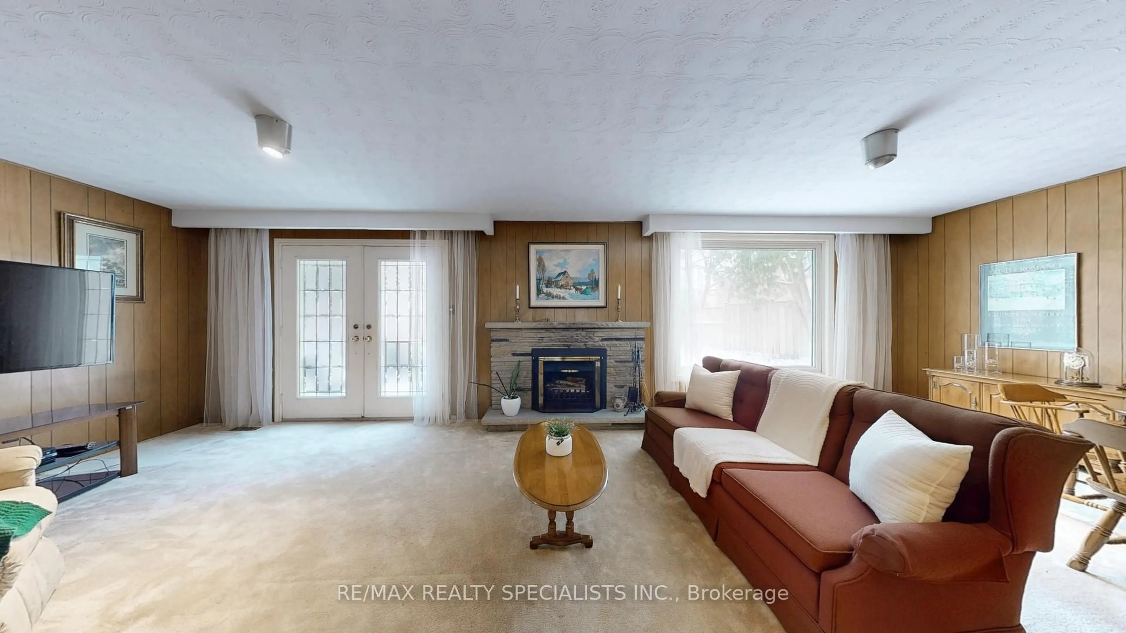 Living room with furniture, unknown for 3644 Logmoss Cres, Mississauga Ontario L4Y 3S9