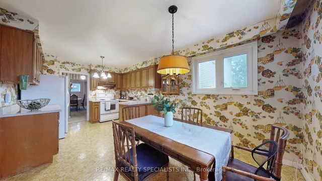 Additional property image - 3644 Logmoss Cres