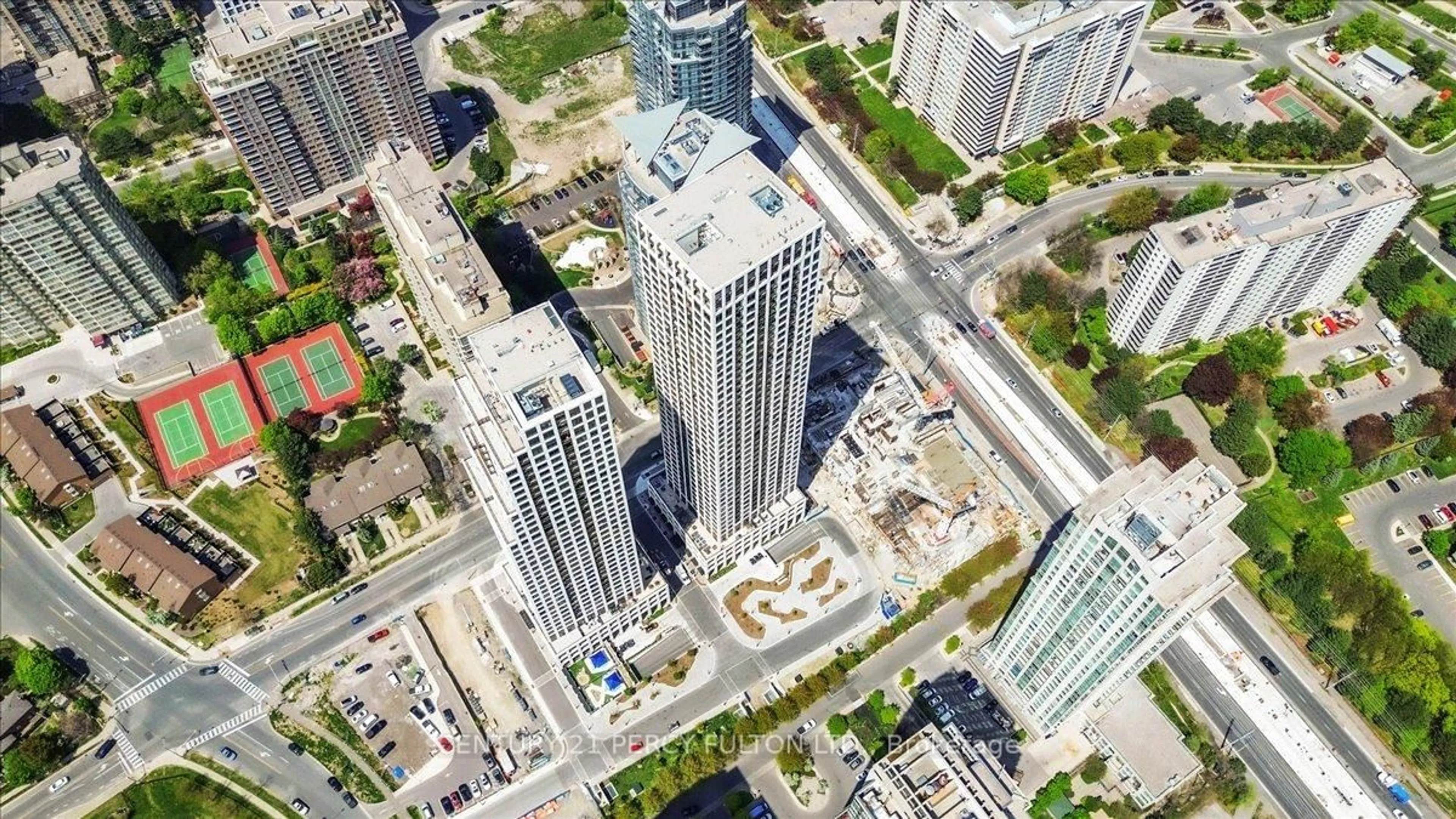 A pic from outside/outdoor area/front of a property/back of a property/a pic from drone, city buildings view from balcony for 30 Elm Dr #9, Mississauga Ontario L5B 0N6