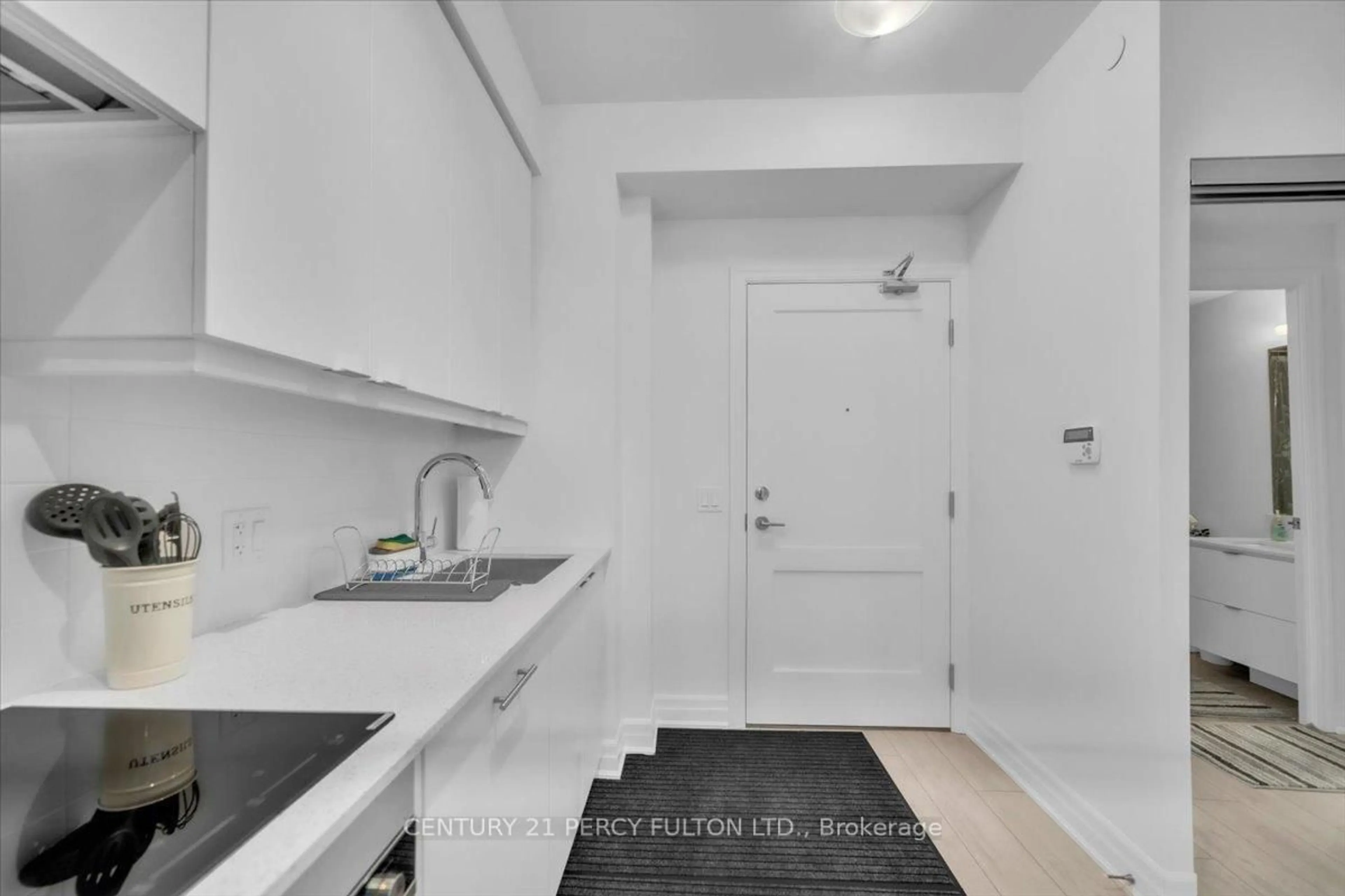 Standard kitchen, unknown for 30 Elm Dr #9, Mississauga Ontario L5B 0N6