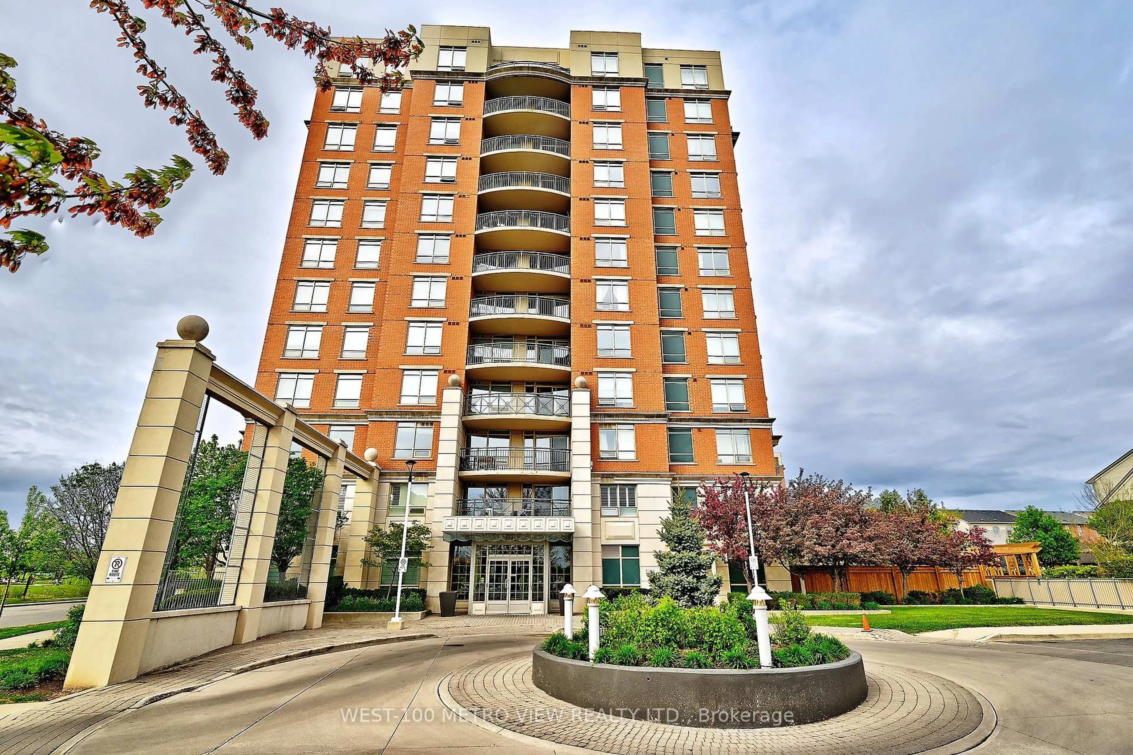 Indoor foyer for 2365 CENTRAL PARK Dr #1104, Oakville Ontario L6H 0C7
