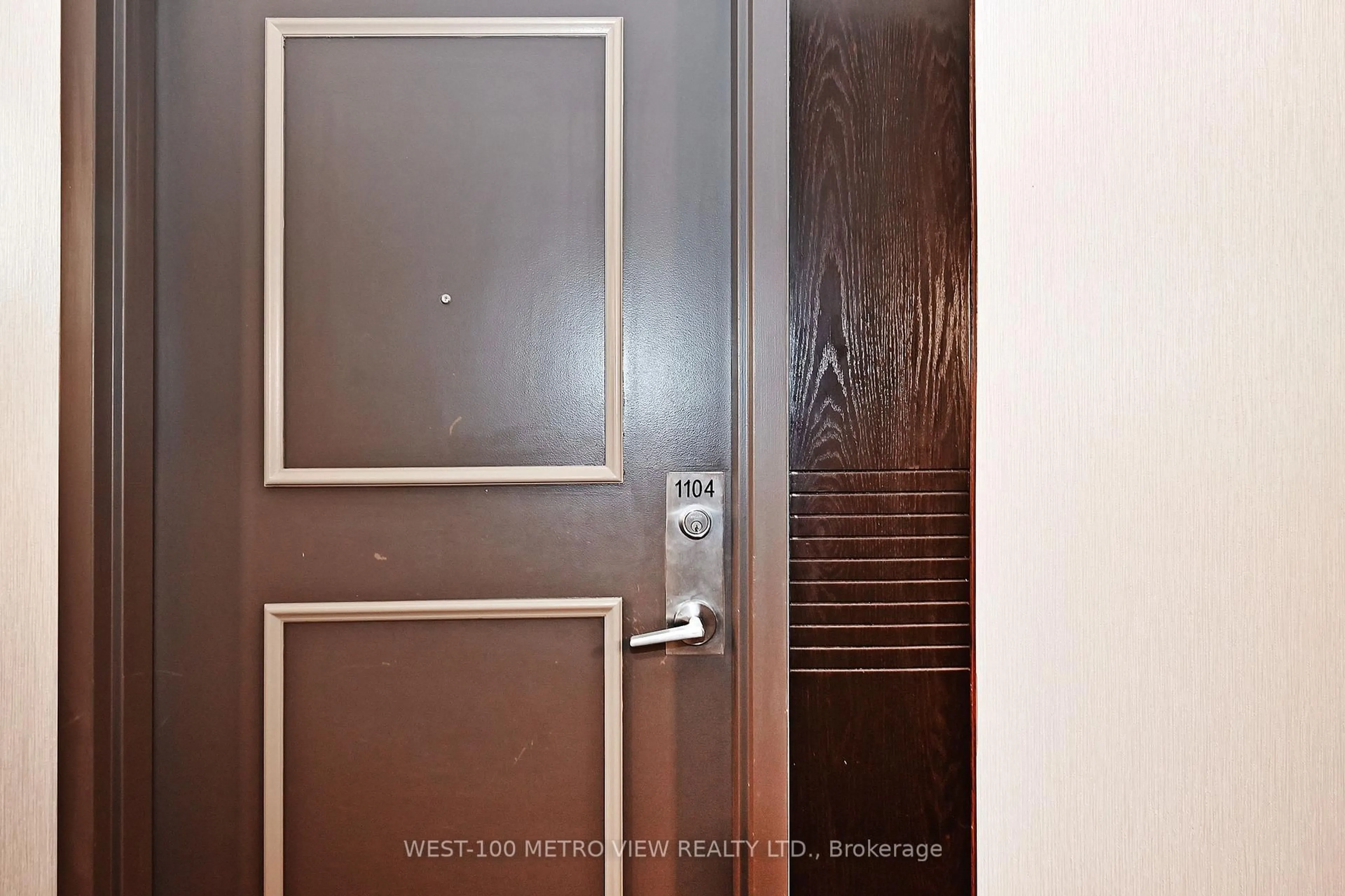 Indoor foyer for 2365 CENTRAL PARK Dr #1104, Oakville Ontario L6H 0C7
