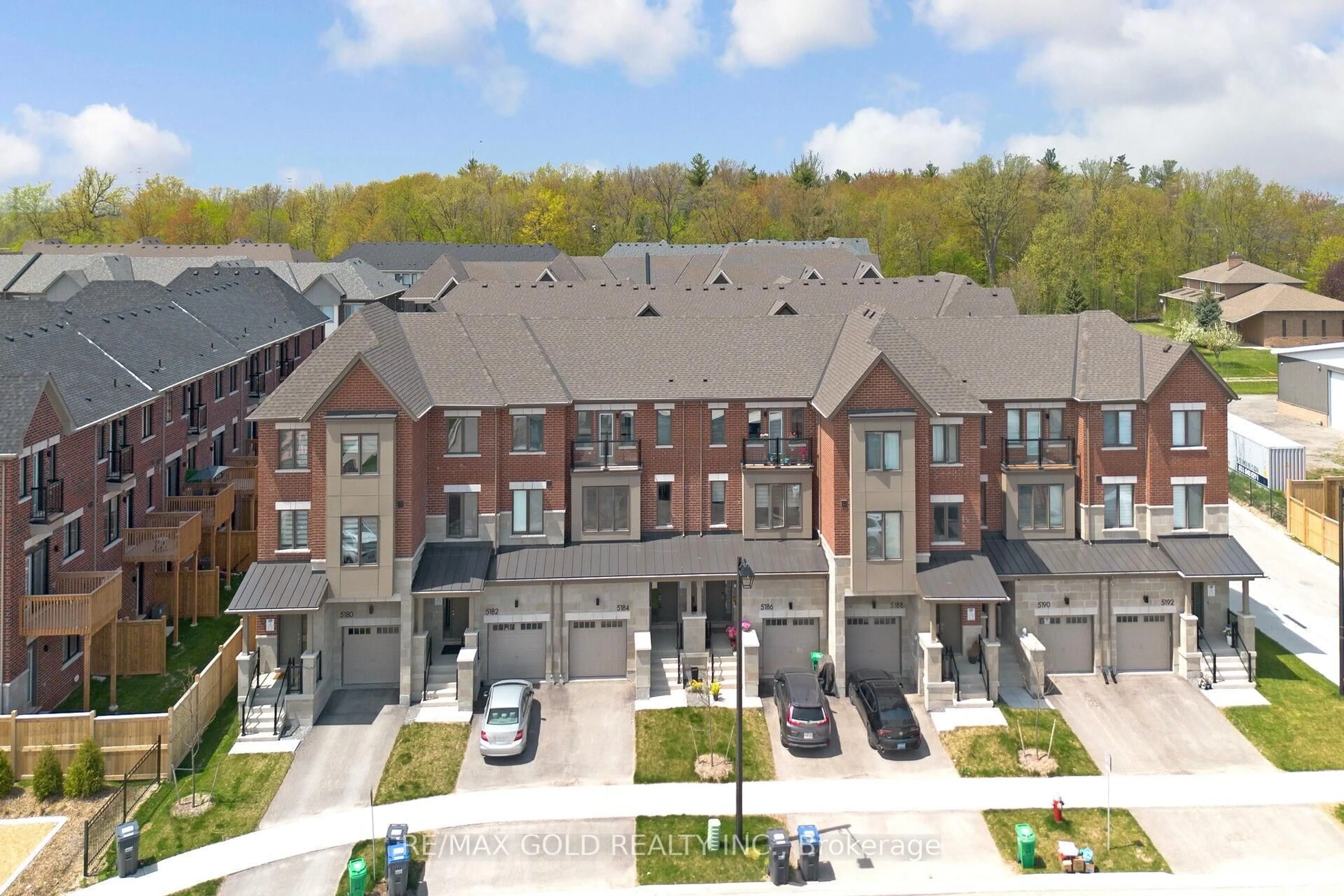 A pic from outside/outdoor area/front of a property/back of a property/a pic from drone, unknown for 5184 Viola Desmond Dr, Mississauga Ontario L5M 0R5