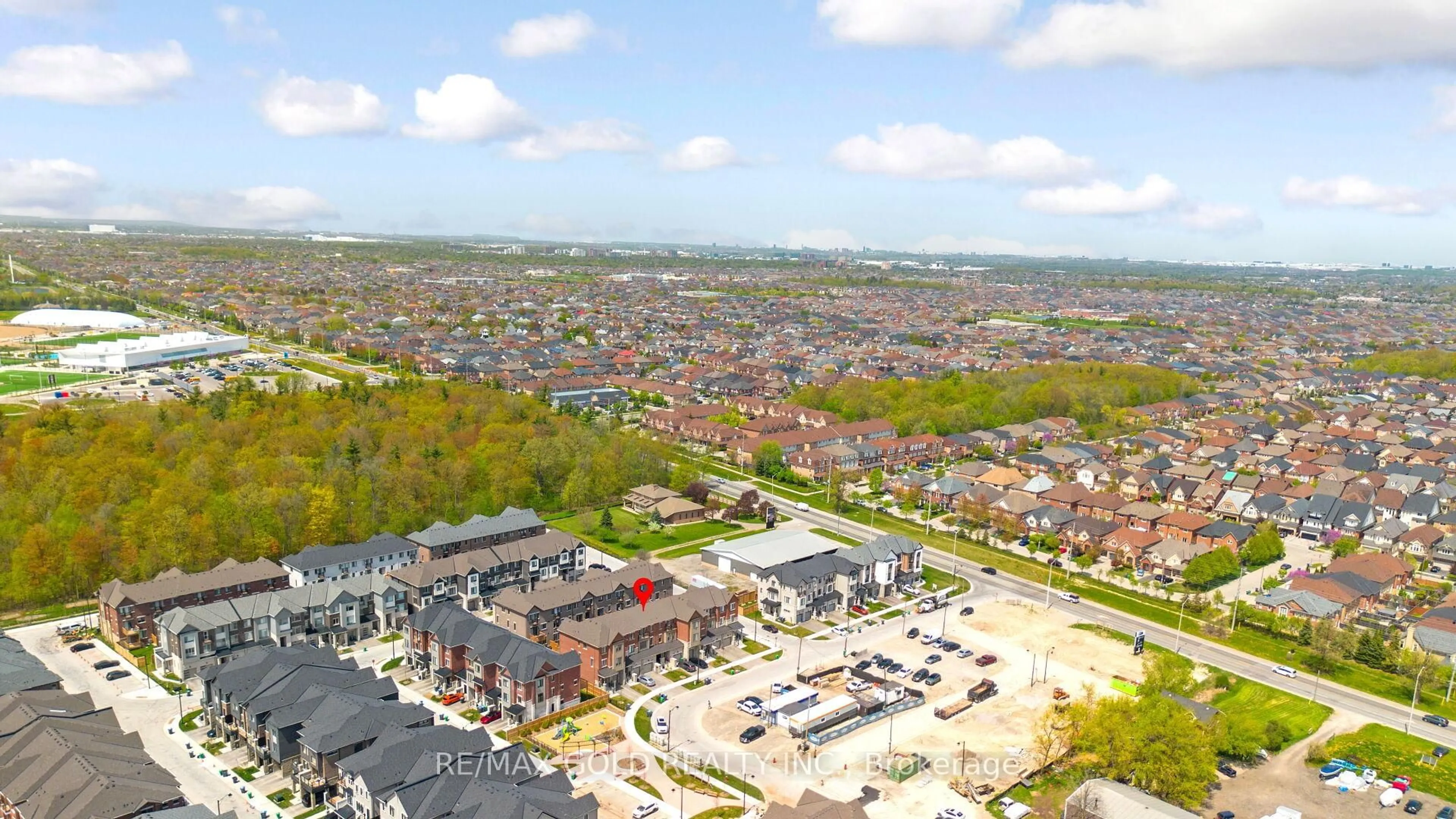 A pic from outside/outdoor area/front of a property/back of a property/a pic from drone, unknown for 5184 Viola Desmond Dr, Mississauga Ontario L5M 0R5