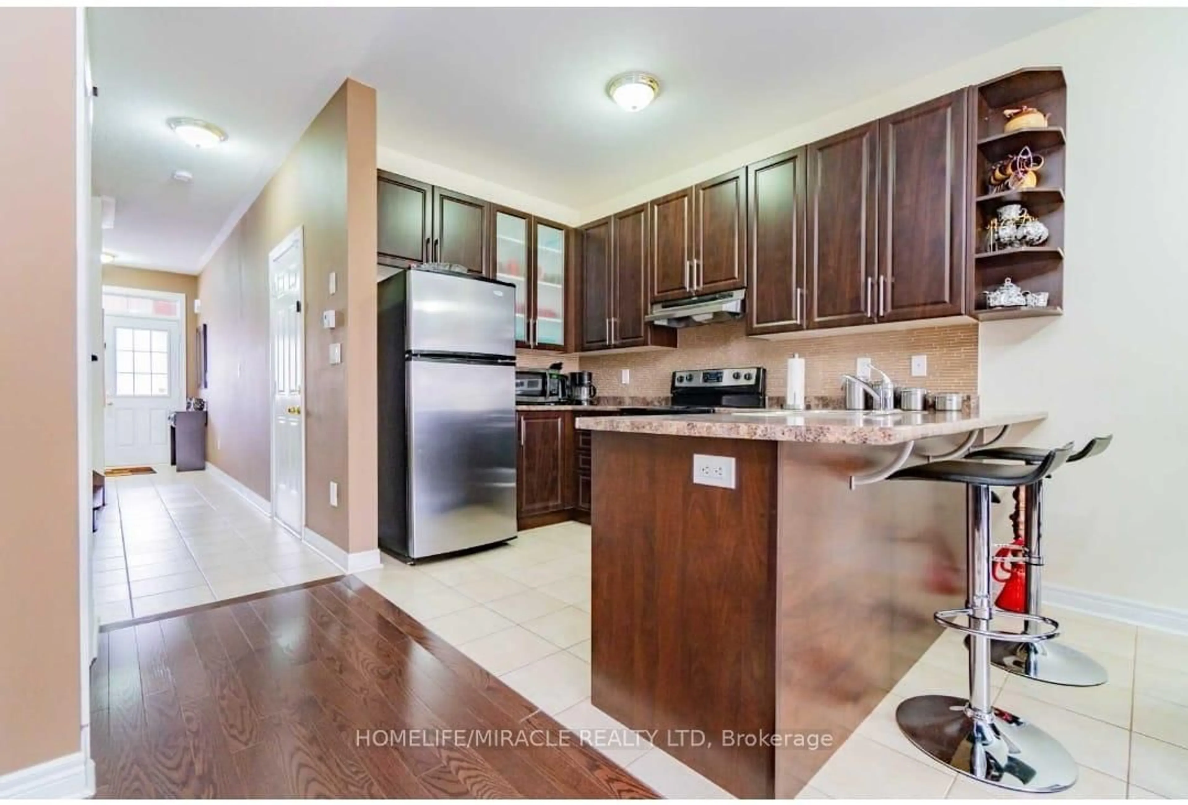 Standard kitchen, unknown for 11 Lorenzo Circ, Brampton Ontario L6R 0Z9