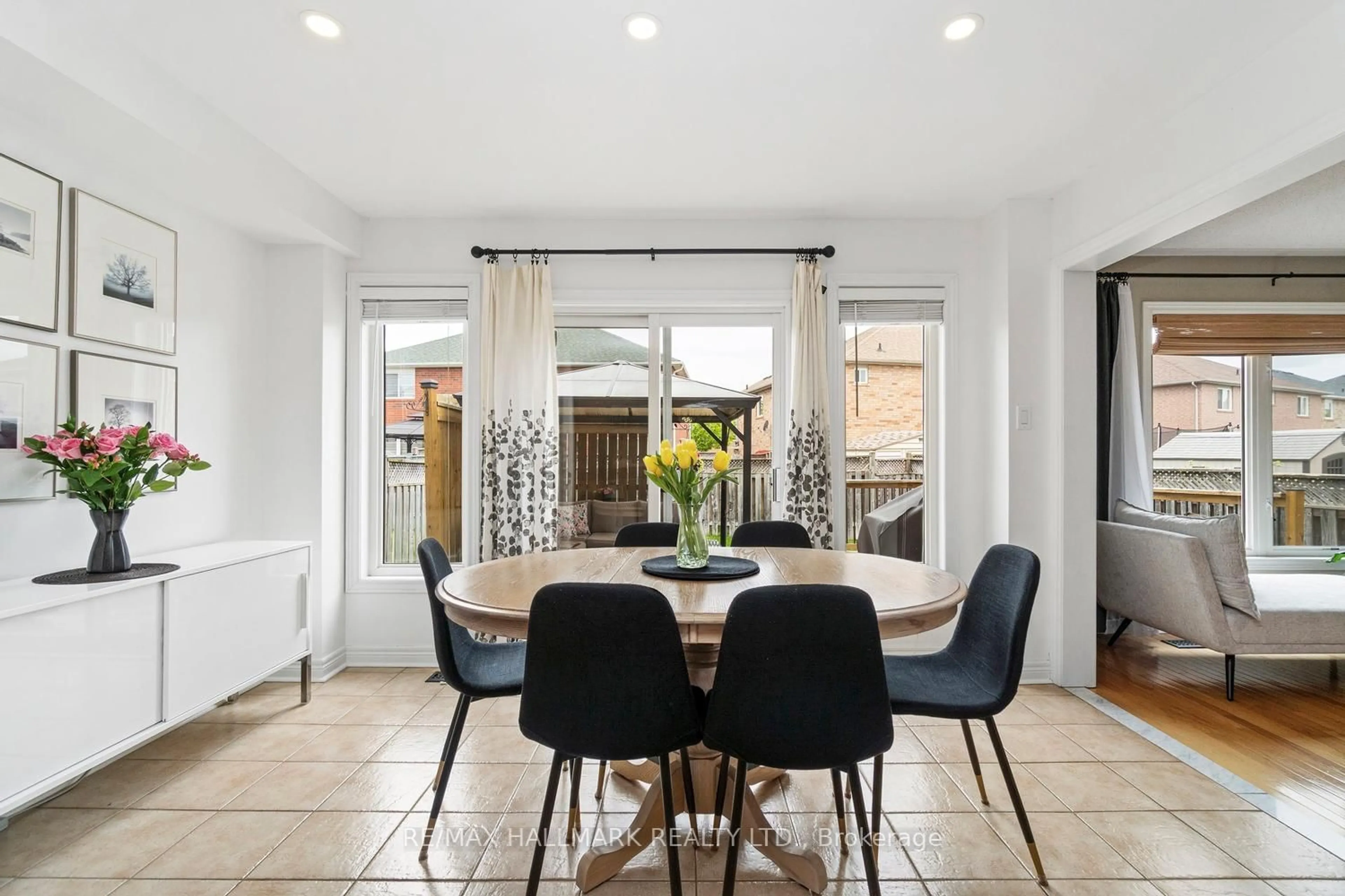 Dining room, ceramic/tile floor for 80 Sewells Lane, Brampton Ontario L7A 2Z8