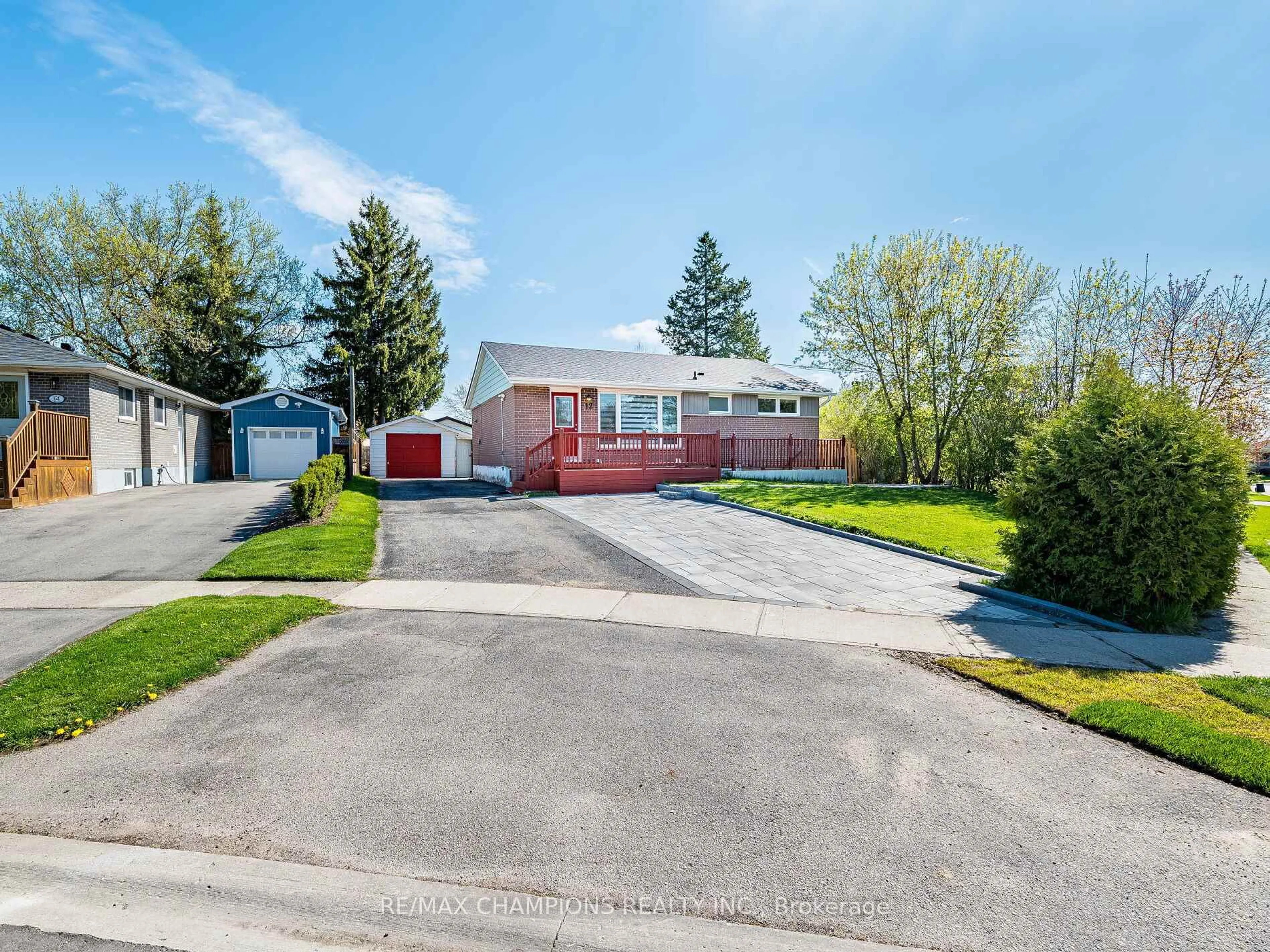 A pic from outside/outdoor area/front of a property/back of a property/a pic from drone, street for 12 Gower Crt, Halton Hills Ontario L7G 4L5