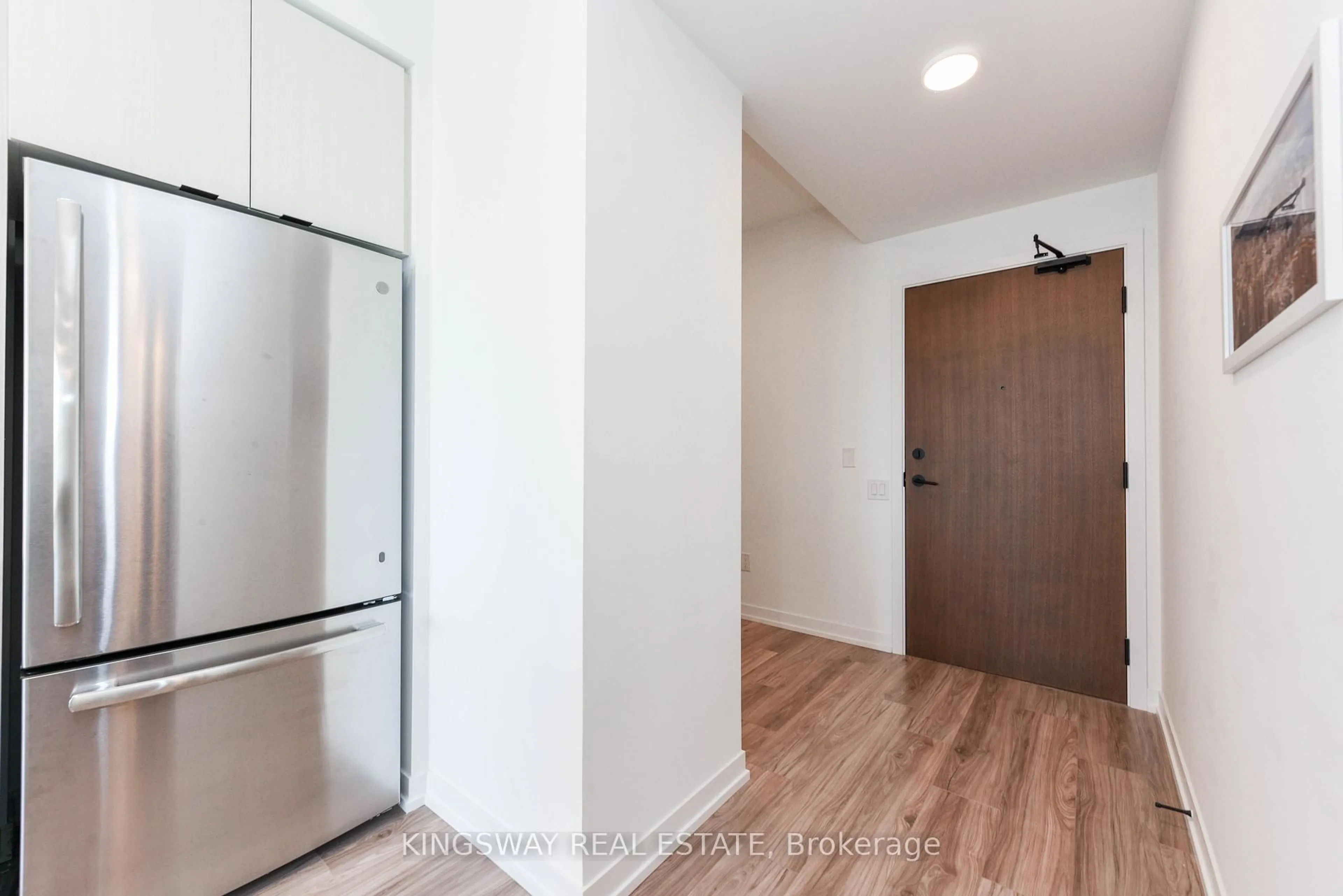 Indoor entryway for 4065 Confederation Pkwy #2505, Mississauga Ontario L5B 0L4