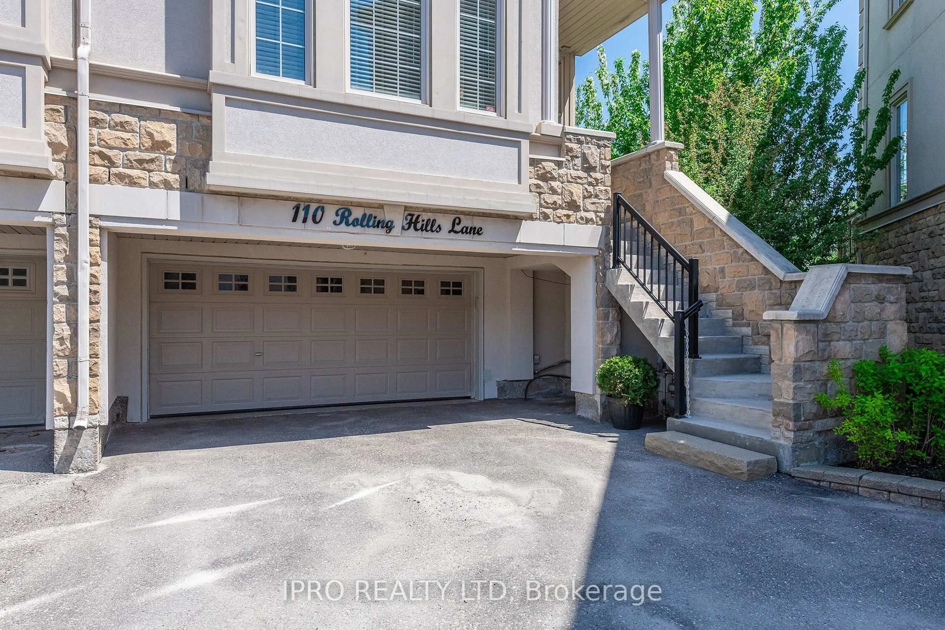 Indoor entryway for 110 Rolling Hills Lane, Caledon Ontario L7E 4E1