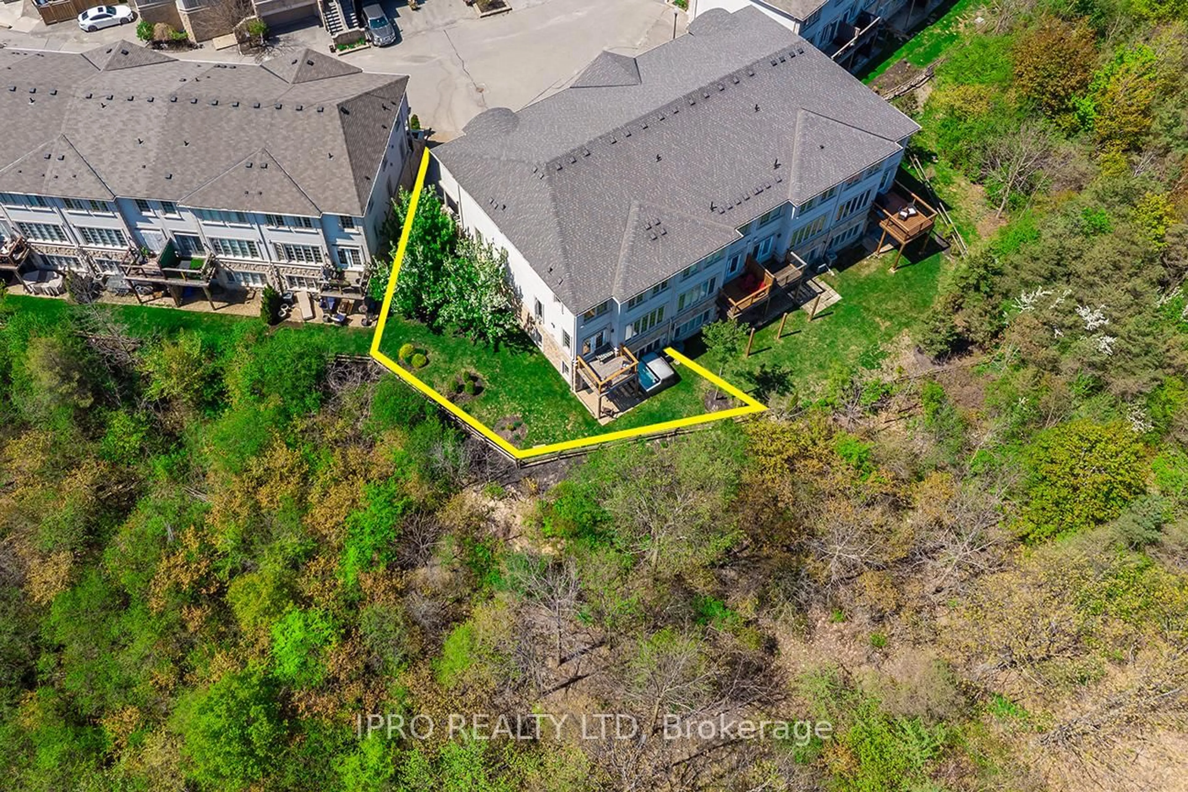 A pic from outside/outdoor area/front of a property/back of a property/a pic from drone, street for 110 Rolling Hills Lane, Caledon Ontario L7E 4E1