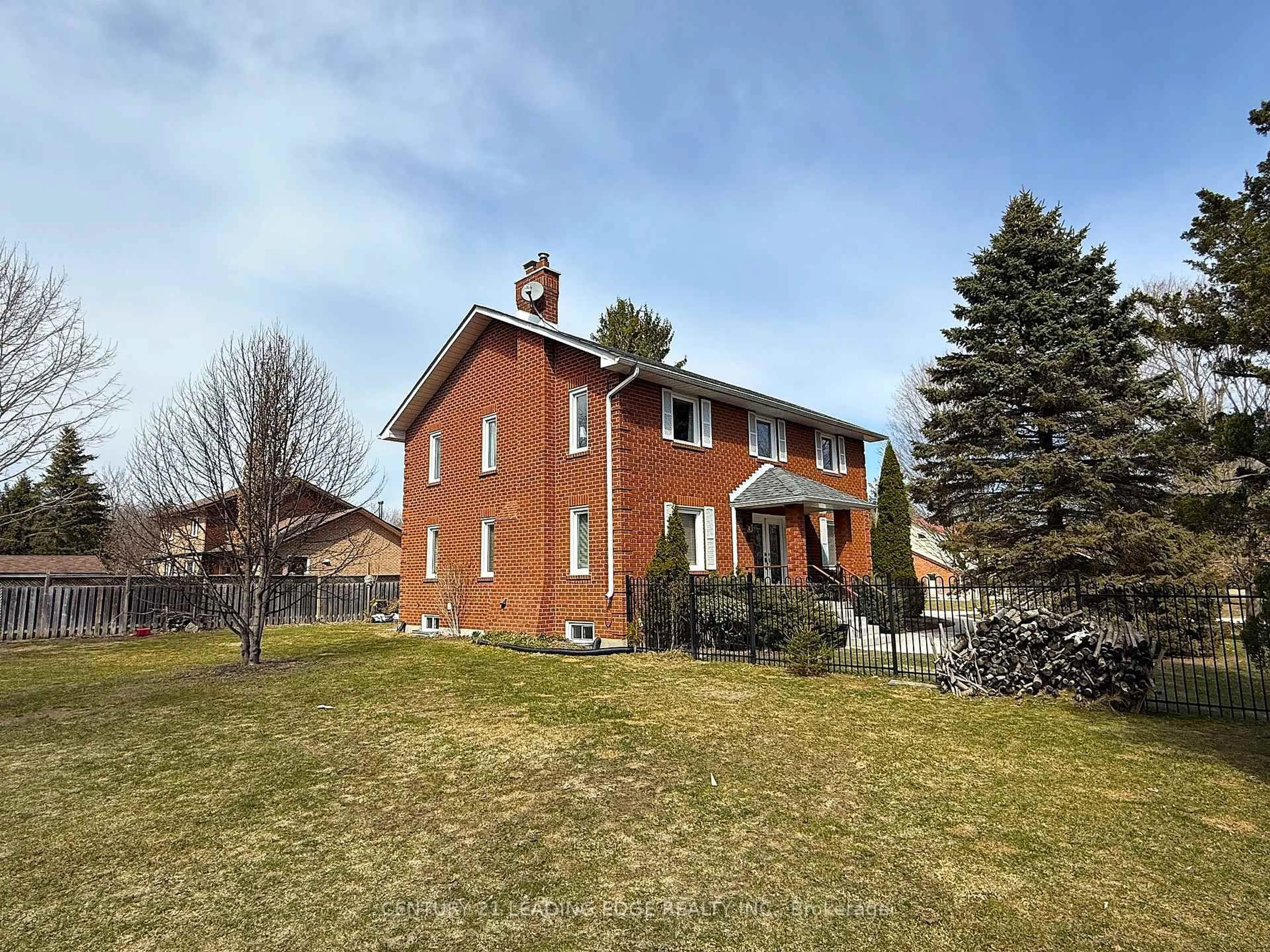Home with brick exterior material, building for 2 Colleen Cres, Caledon Ontario L7C 1E8