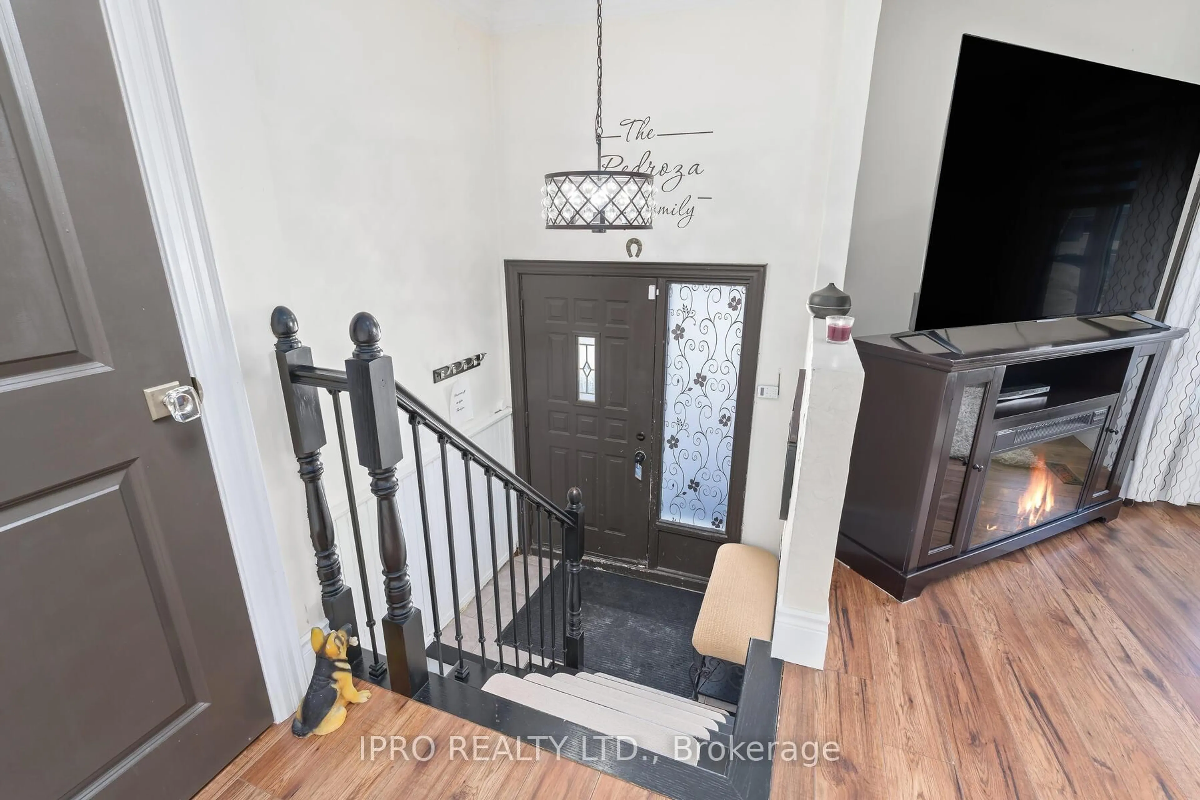 Indoor entryway for 77 Burbank Cres, Orangeville Ontario L9W 3E6