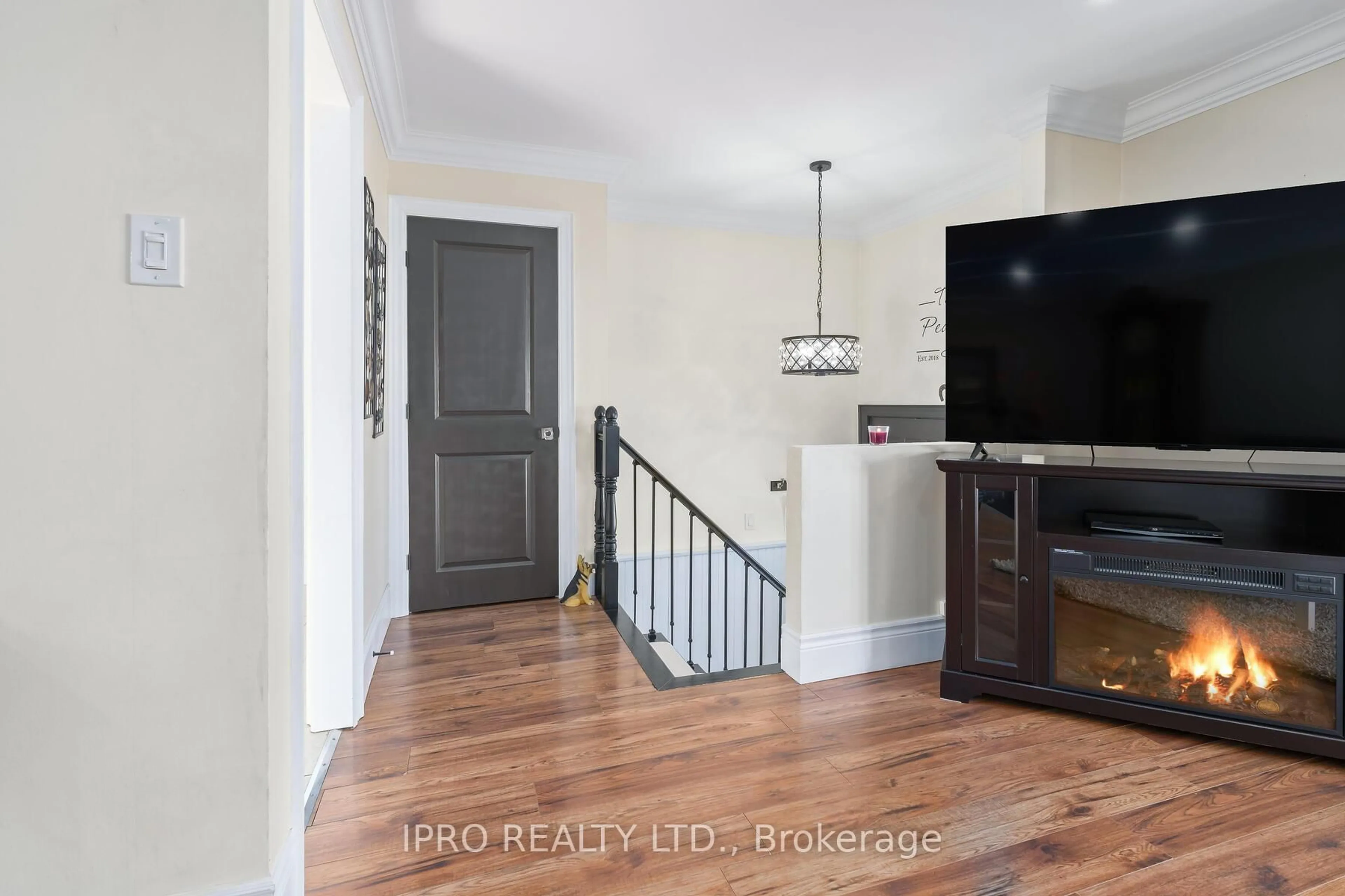 Indoor entryway for 77 Burbank Cres, Orangeville Ontario L9W 3E6