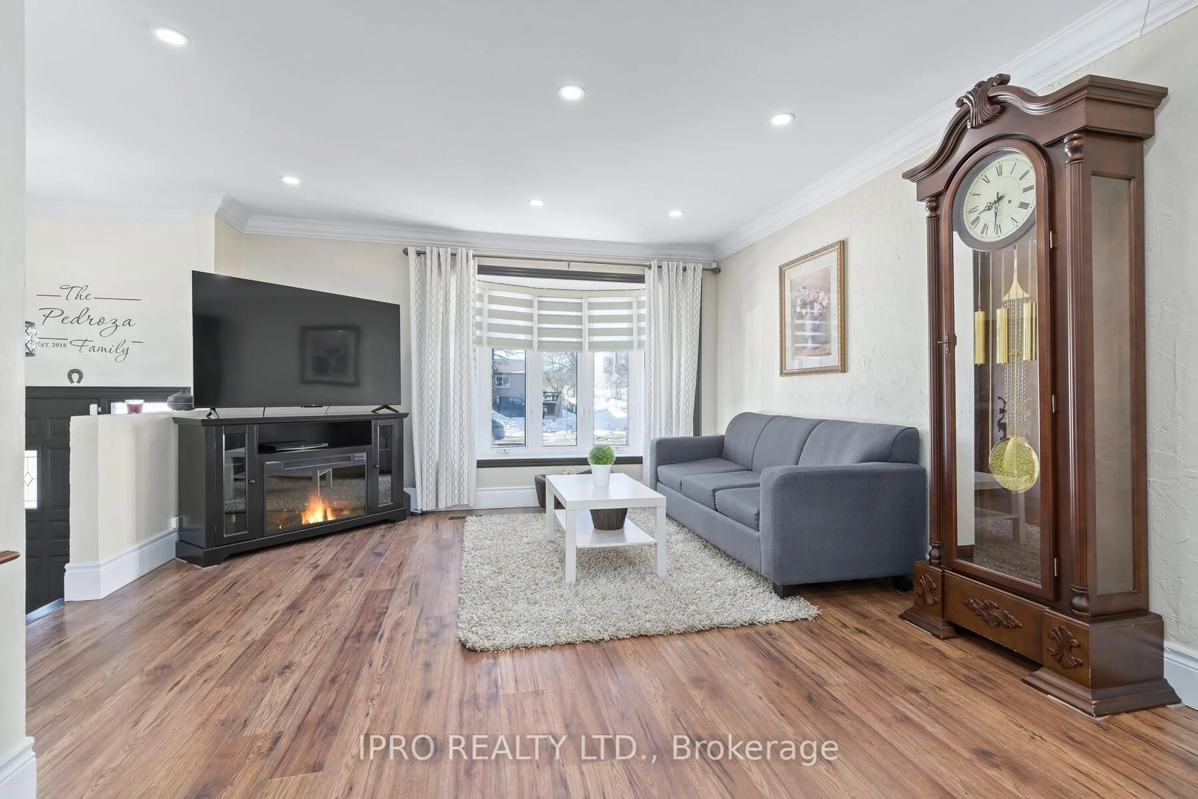 Living room with furniture, unknown for 77 Burbank Cres, Orangeville Ontario L9W 3E6