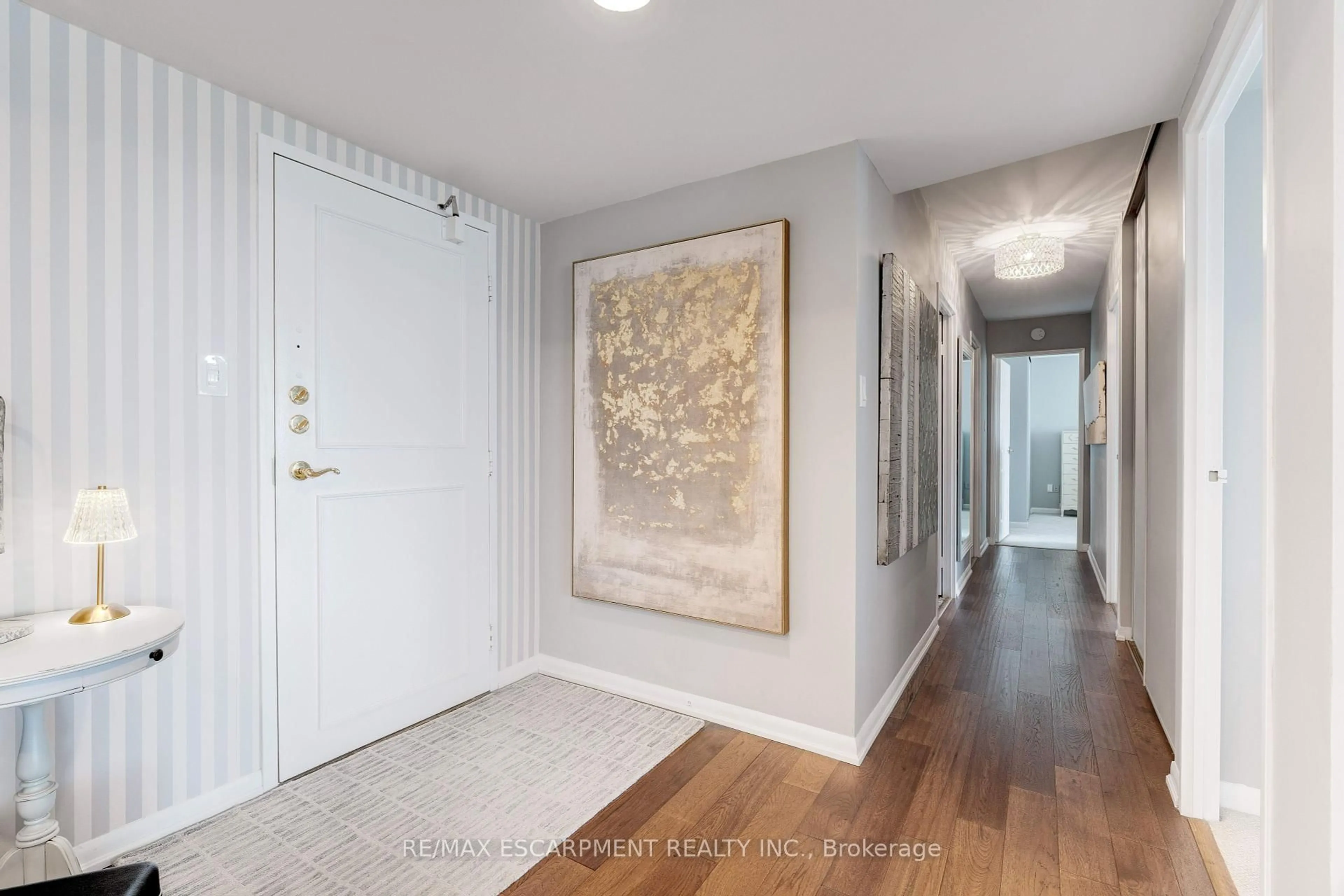 Indoor entryway for 2175 Marine Dr #903, Oakville Ontario L6L 5L5