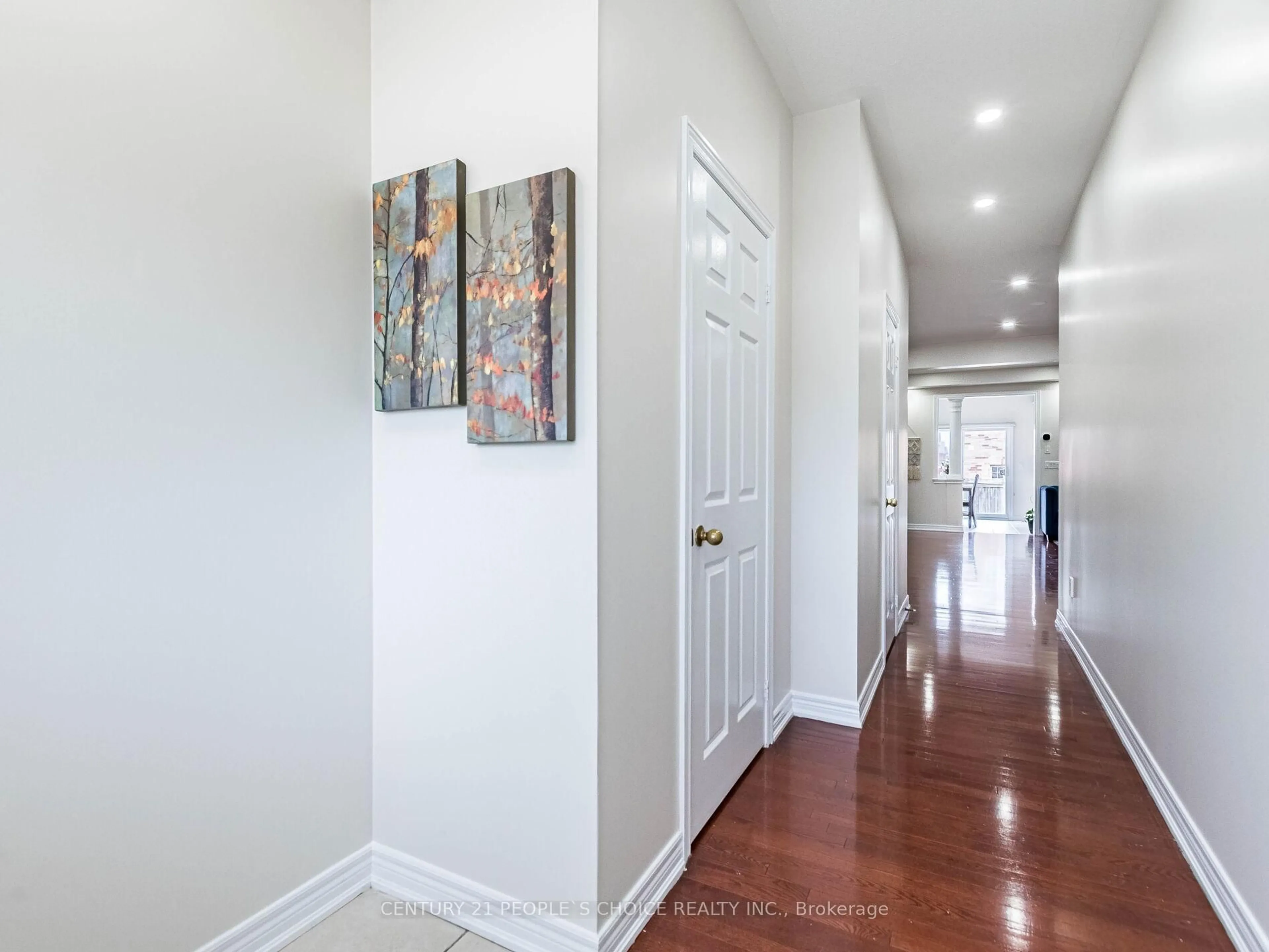 Indoor entryway for 74 Crystalview Cres, Brampton Ontario L6P 2S3