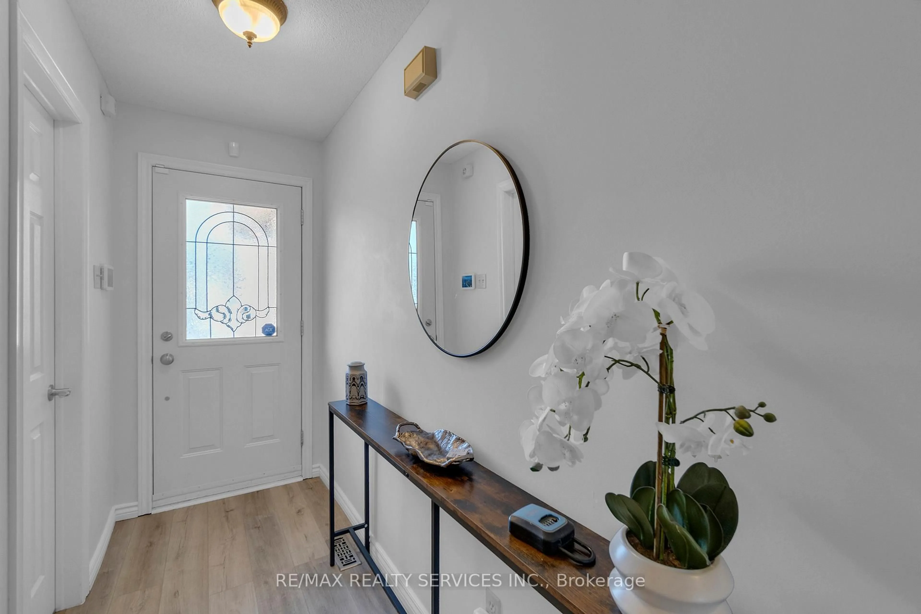 Indoor entryway for 13 Cashel St, Brampton Ontario L6Z 2X6