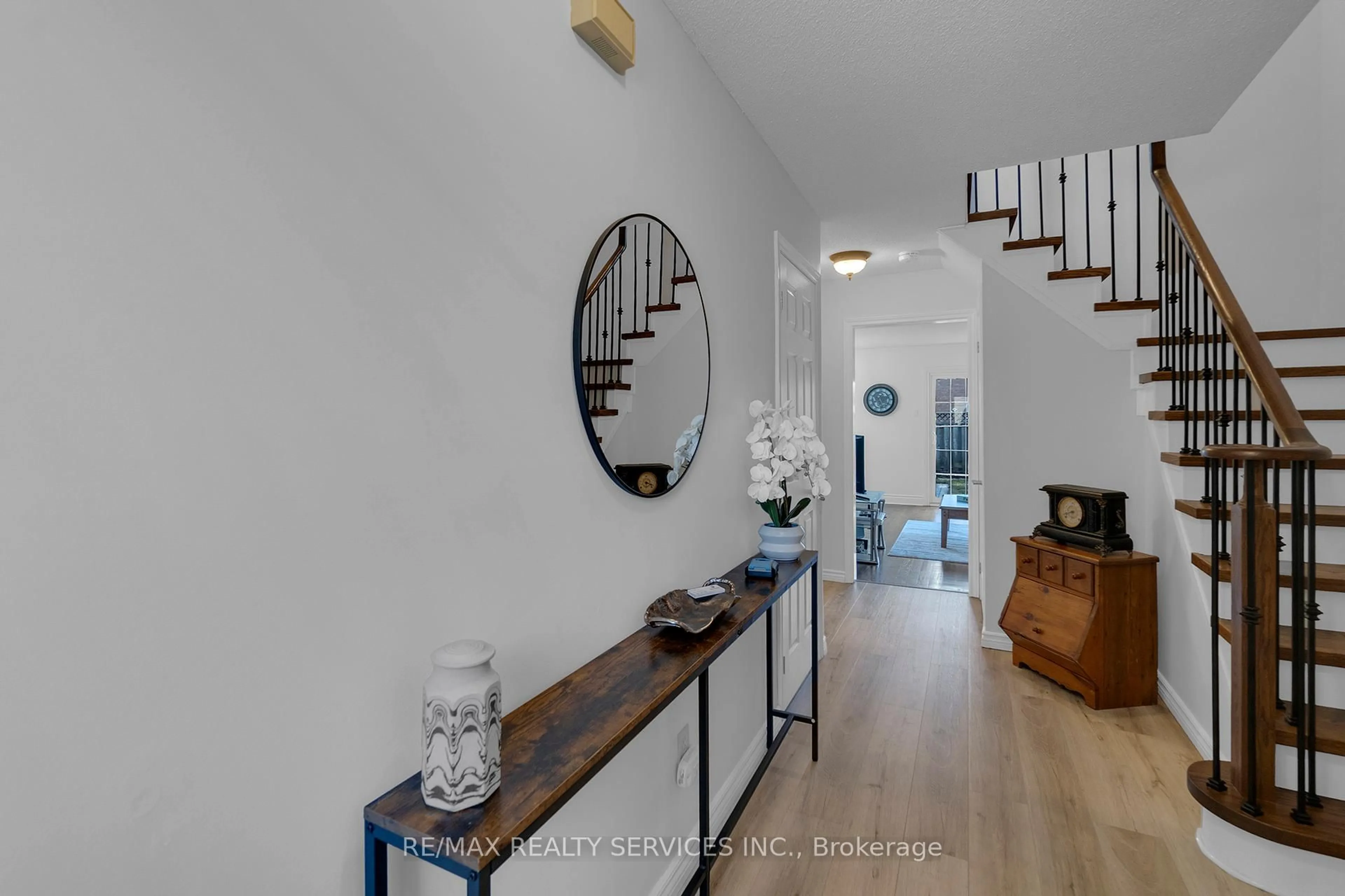 Indoor entryway for 13 Cashel St, Brampton Ontario L6Z 2X6