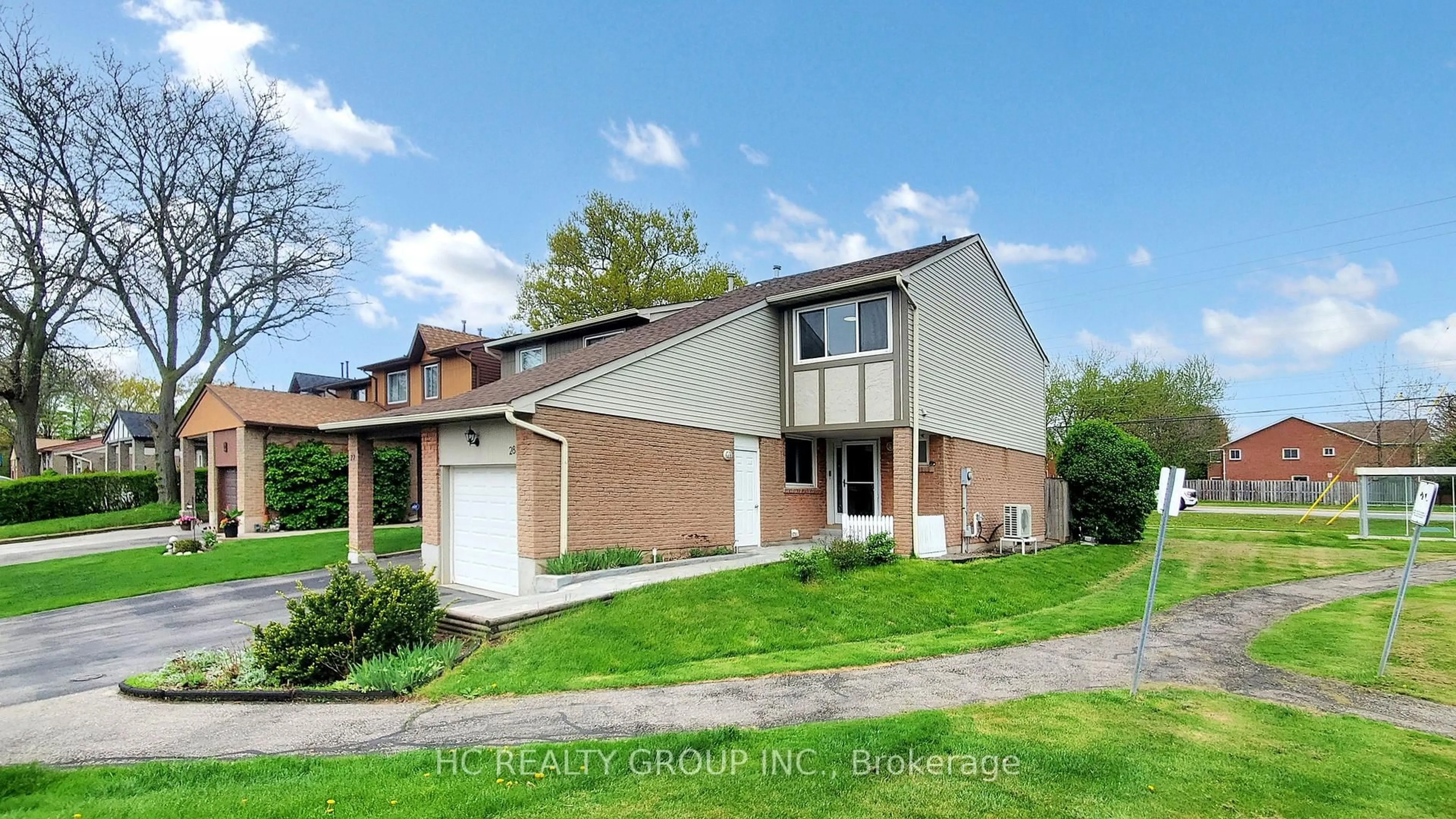 Home with brick exterior material, street for 1580 Lancaster Dr #28, Oakville Ontario L6H 2Z5