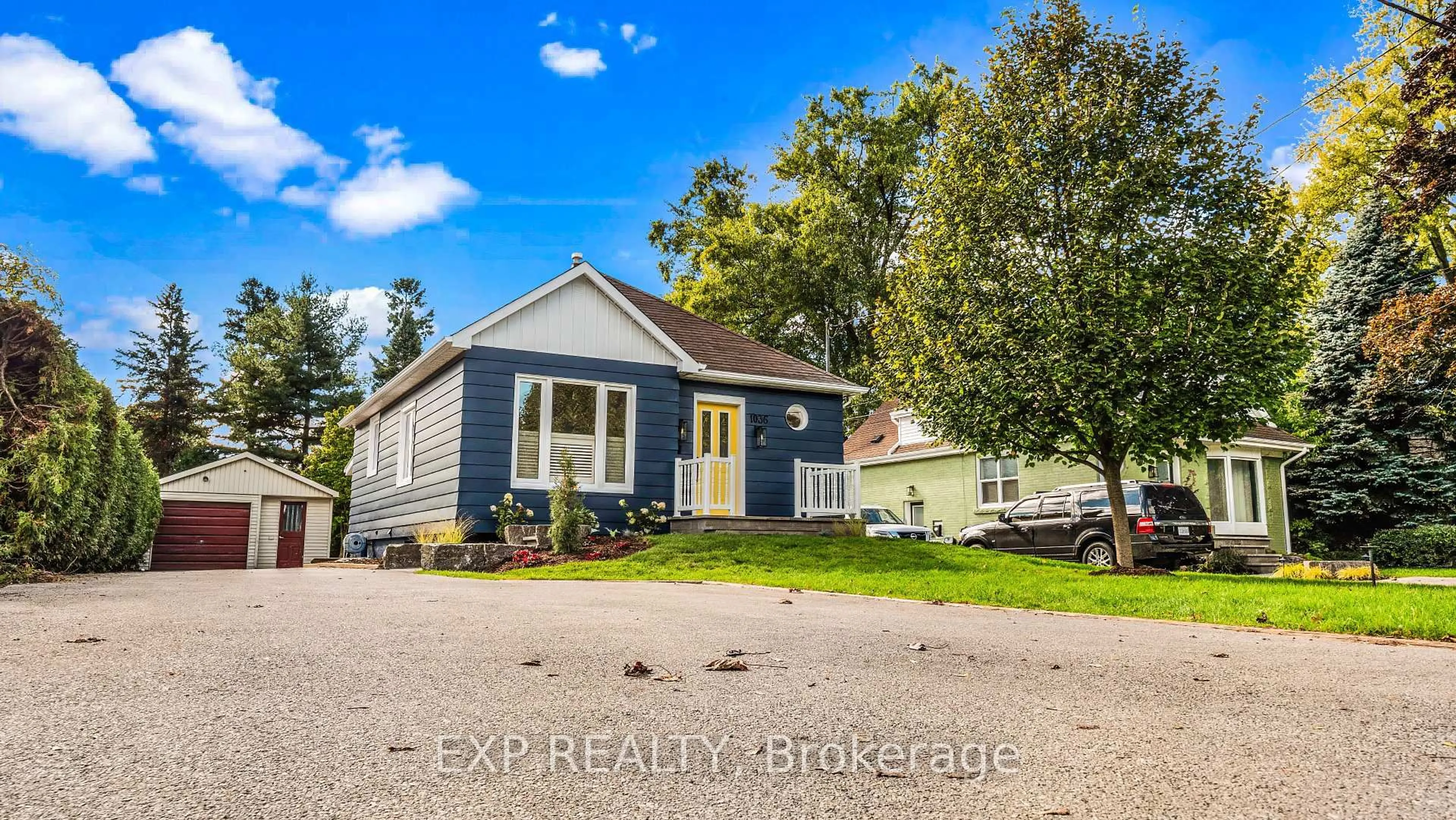 A pic from outside/outdoor area/front of a property/back of a property/a pic from drone, street for 1036 Cedarwood Pl, Burlington Ontario L7T 3J3