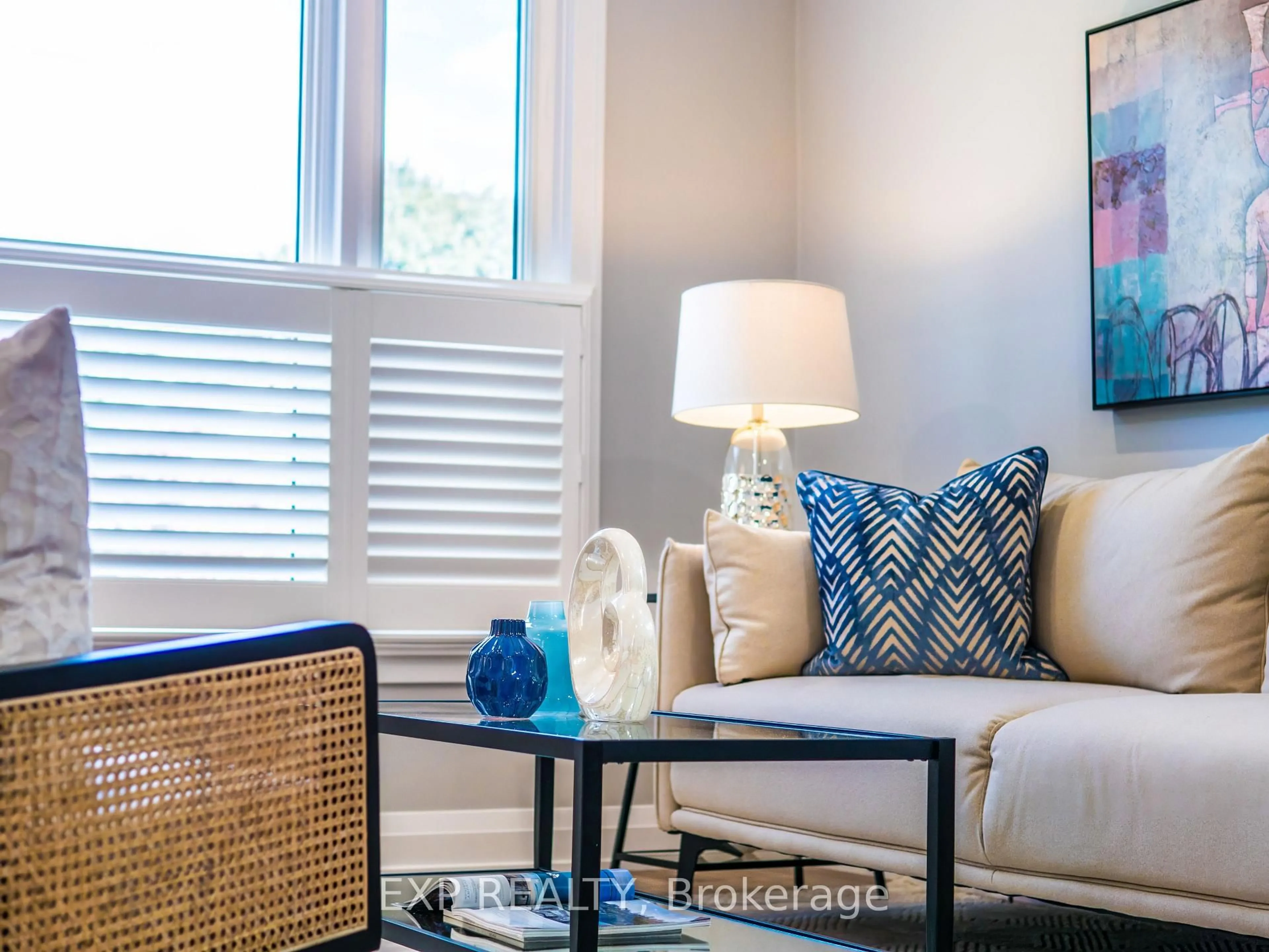 Living room with furniture, unknown for 1036 Cedarwood Pl, Burlington Ontario L7T 3J3