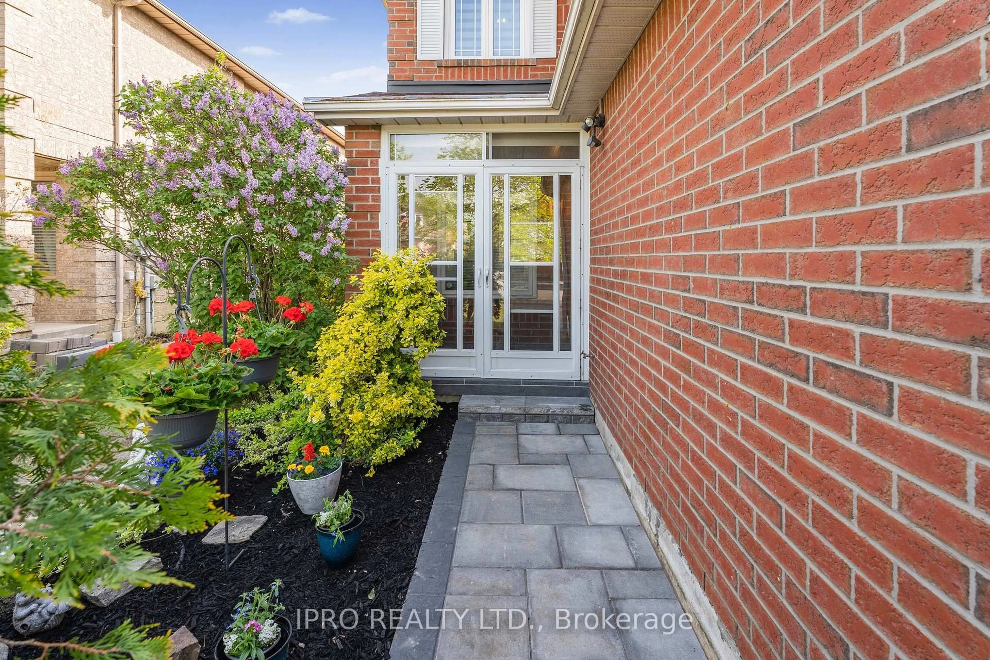 Unknown for 5466 Bullrush Dr, Mississauga Ontario L5V 1Z1