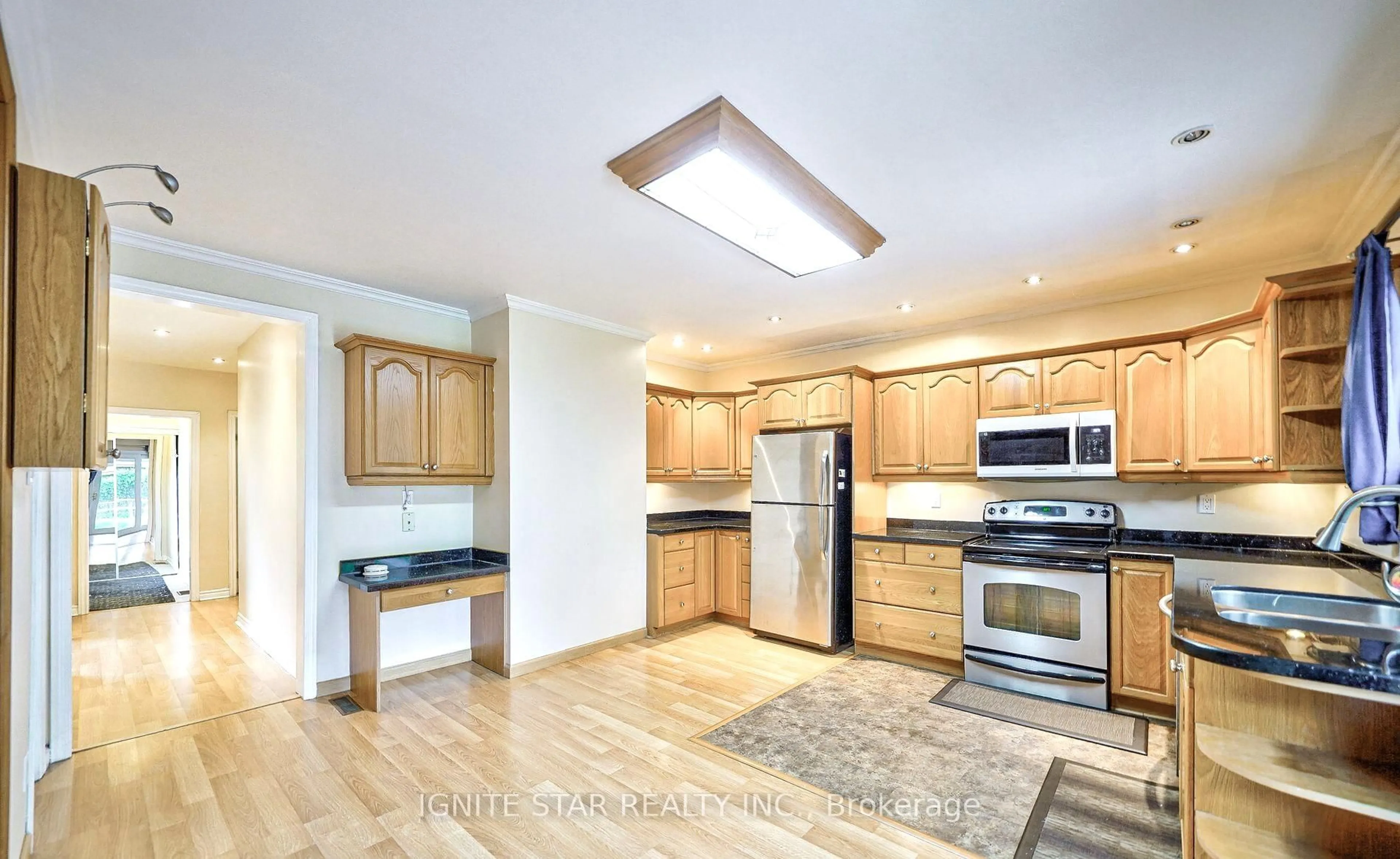 Standard kitchen, unknown for 609 Montbeck Cres, Mississauga Ontario L5G 1N9