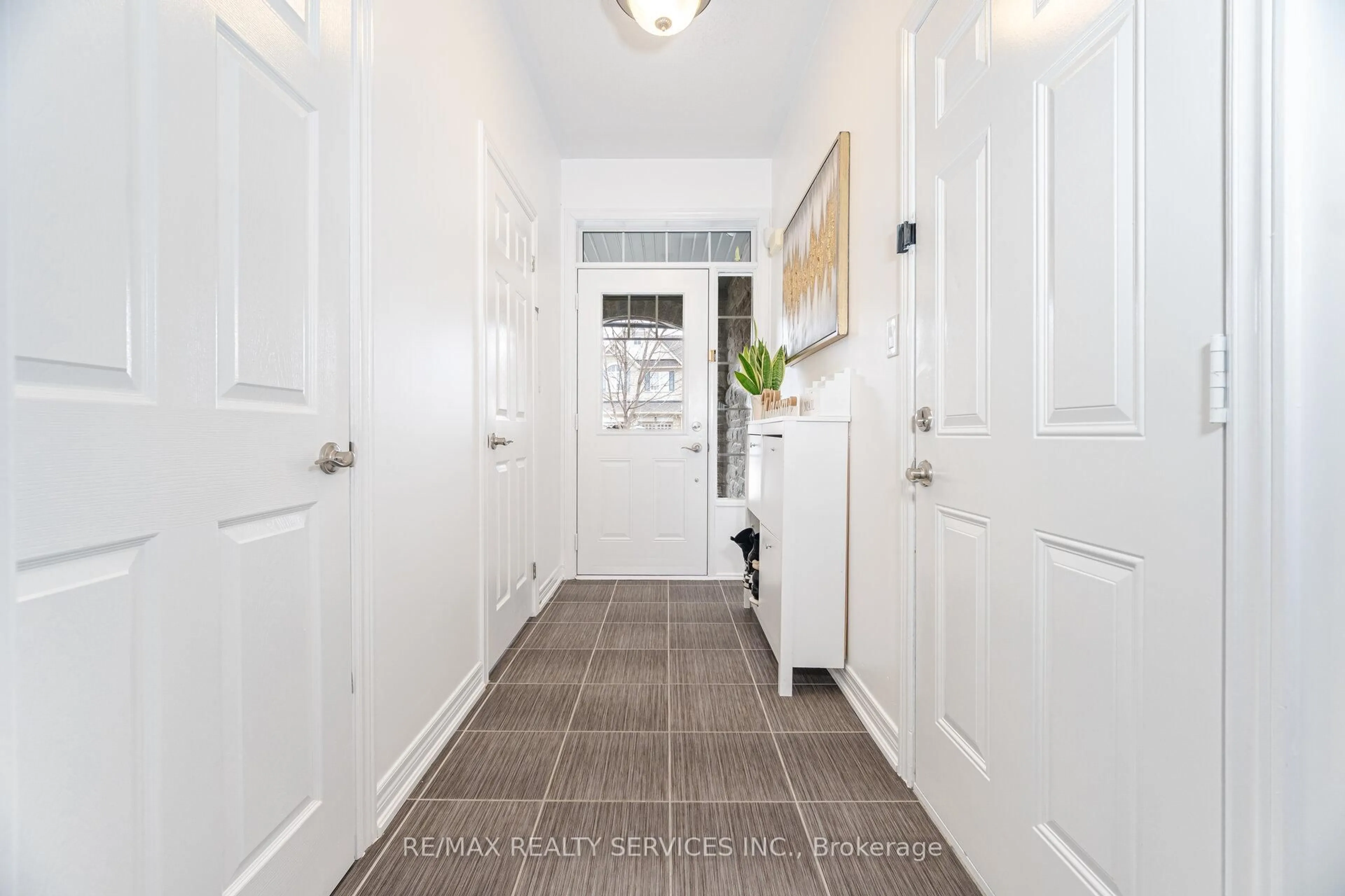 Indoor entryway for 39 Maple Cider St, Caledon Ontario L7C 4B4