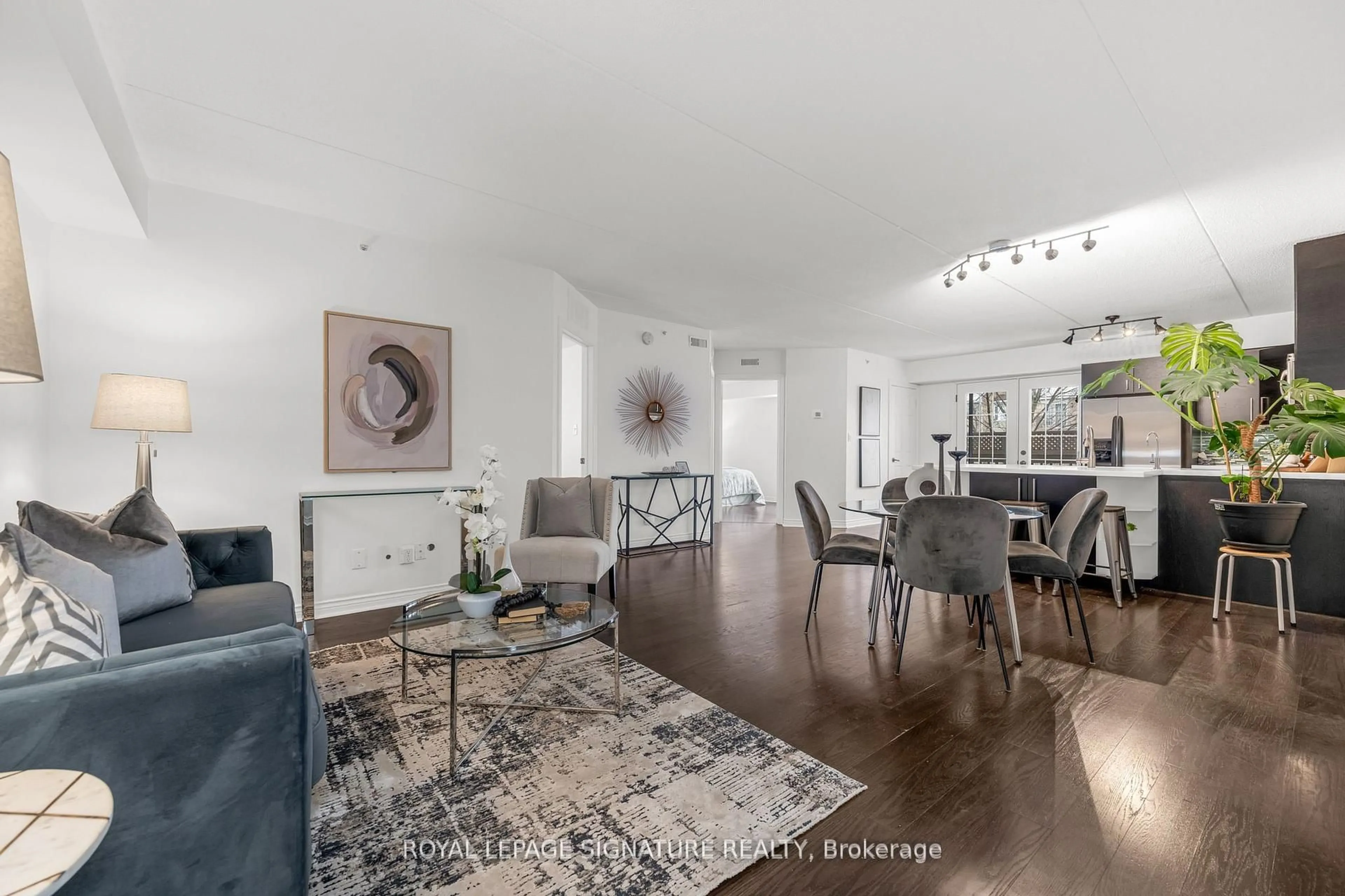 Living room with furniture, unknown for 4005 Kilmer Dr #311, Burlington Ontario L7M 4M2