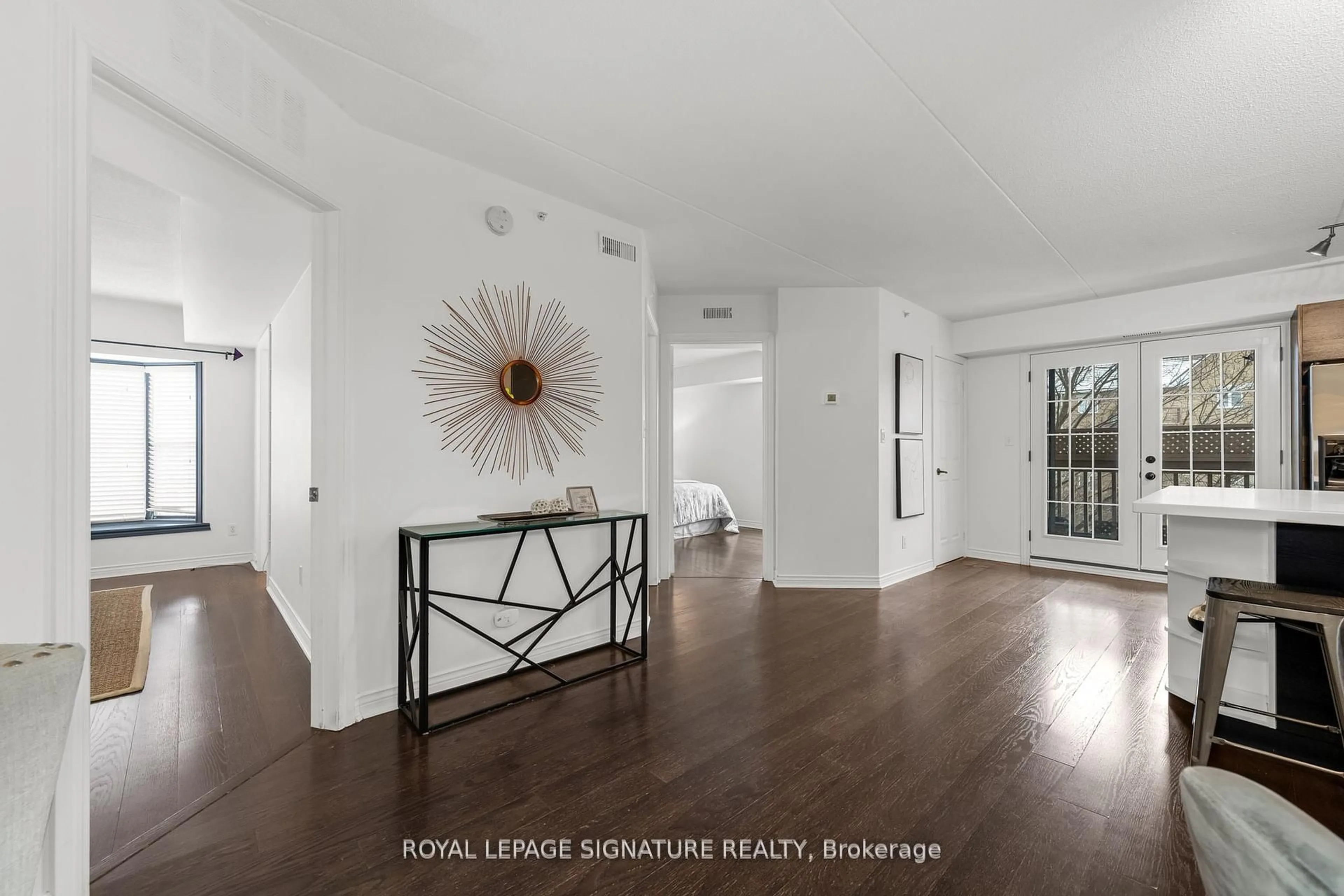 Indoor entryway for 4005 Kilmer Dr #311, Burlington Ontario L7M 4M2