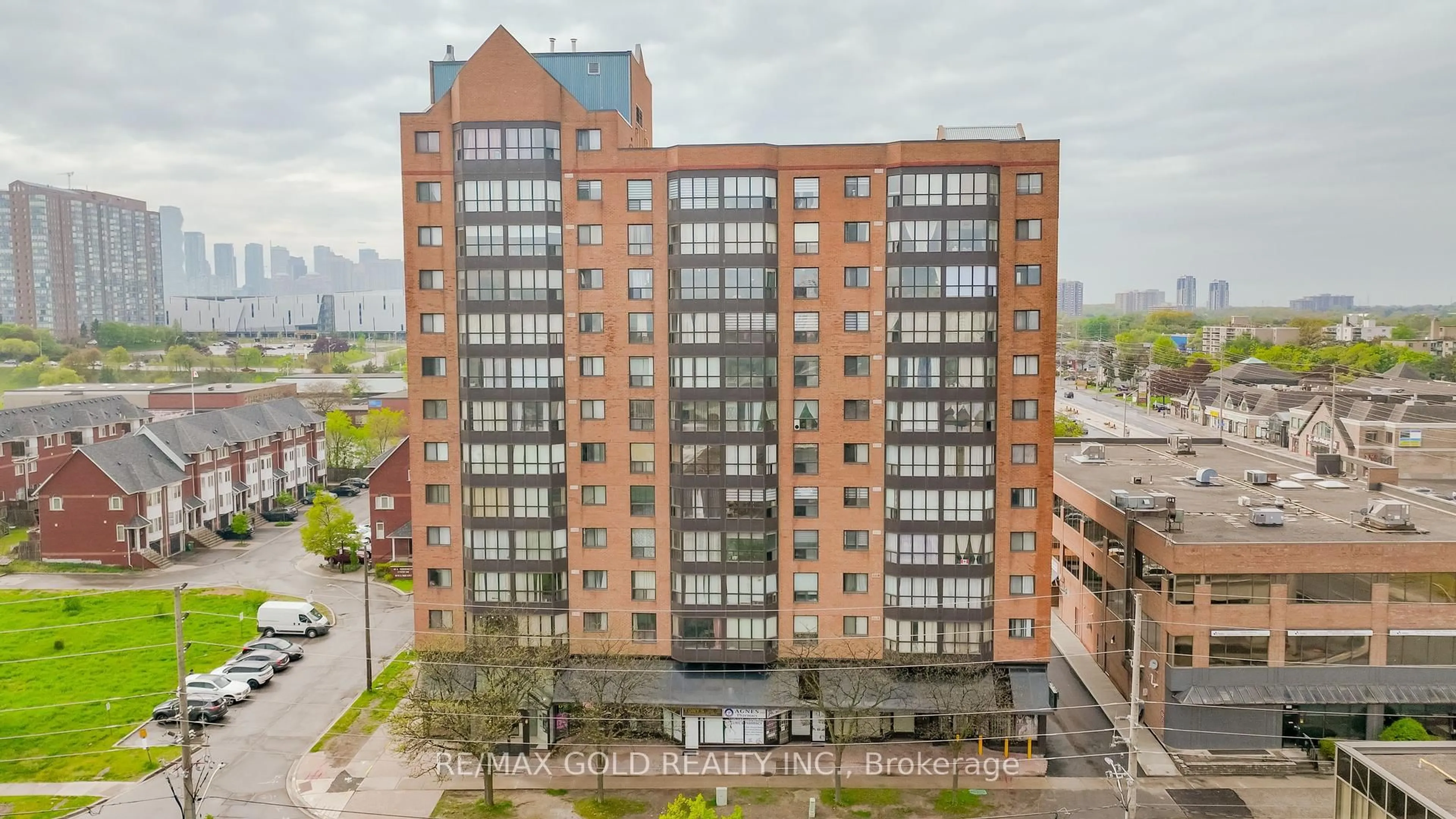 A pic from outside/outdoor area/front of a property/back of a property/a pic from drone, city buildings view from balcony for 25 Agnes St #201, Mississauga Ontario L5B 3X7