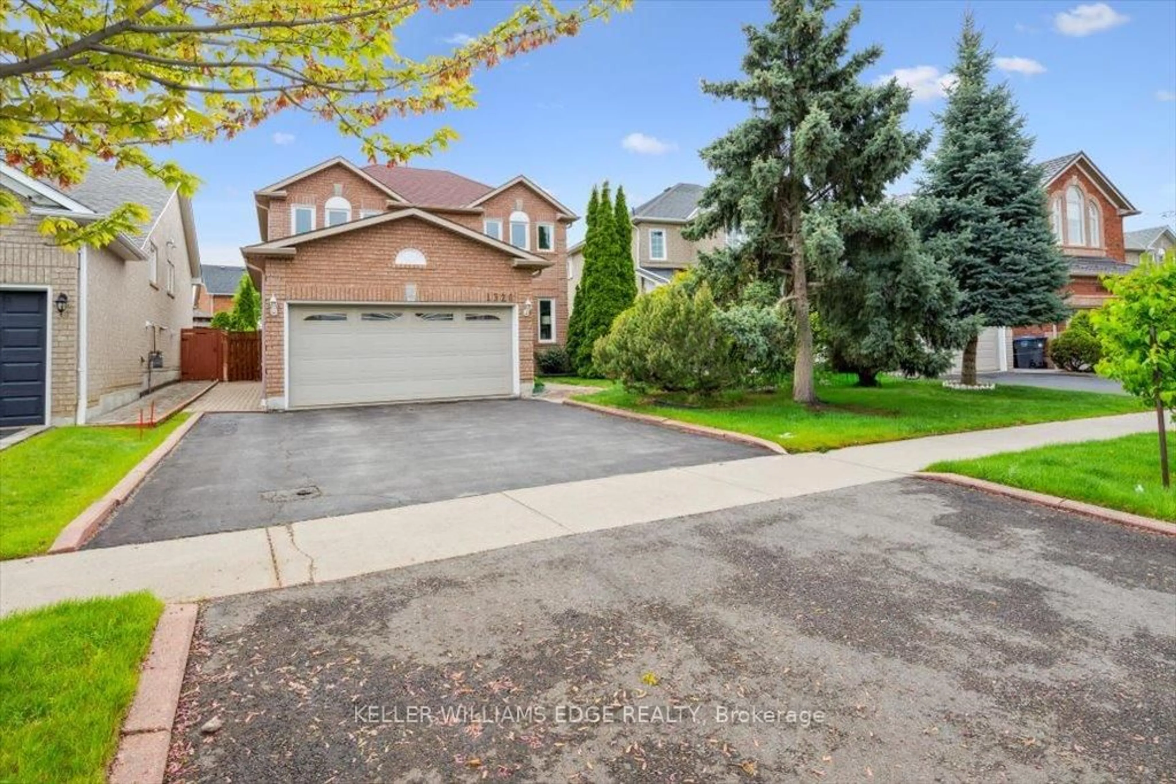 A pic from outside/outdoor area/front of a property/back of a property/a pic from drone, street for 1326 Midgreen Lane, Mississauga Ontario L5V 2E5