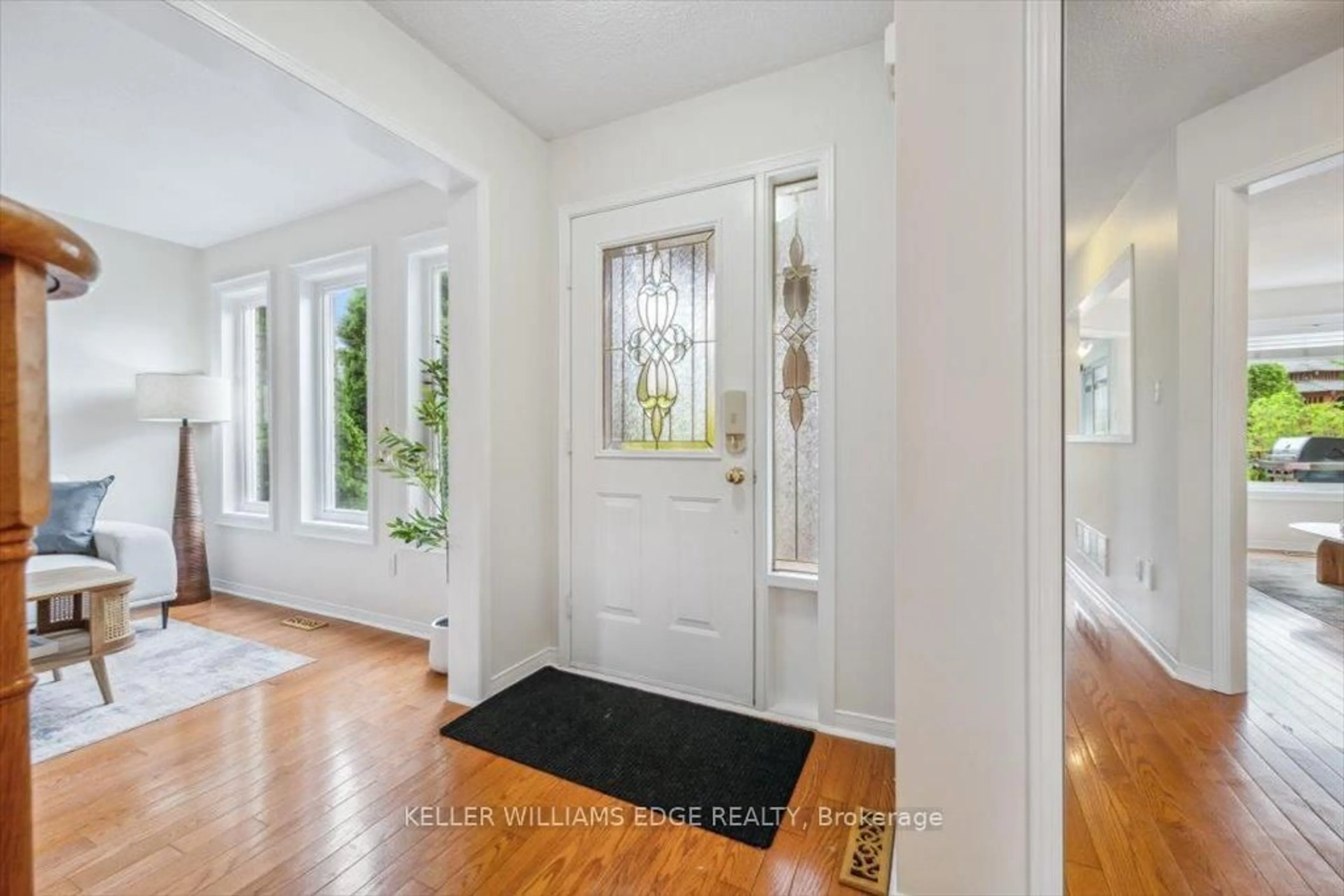 Indoor entryway for 1326 Midgreen Lane, Mississauga Ontario L5V 2E5